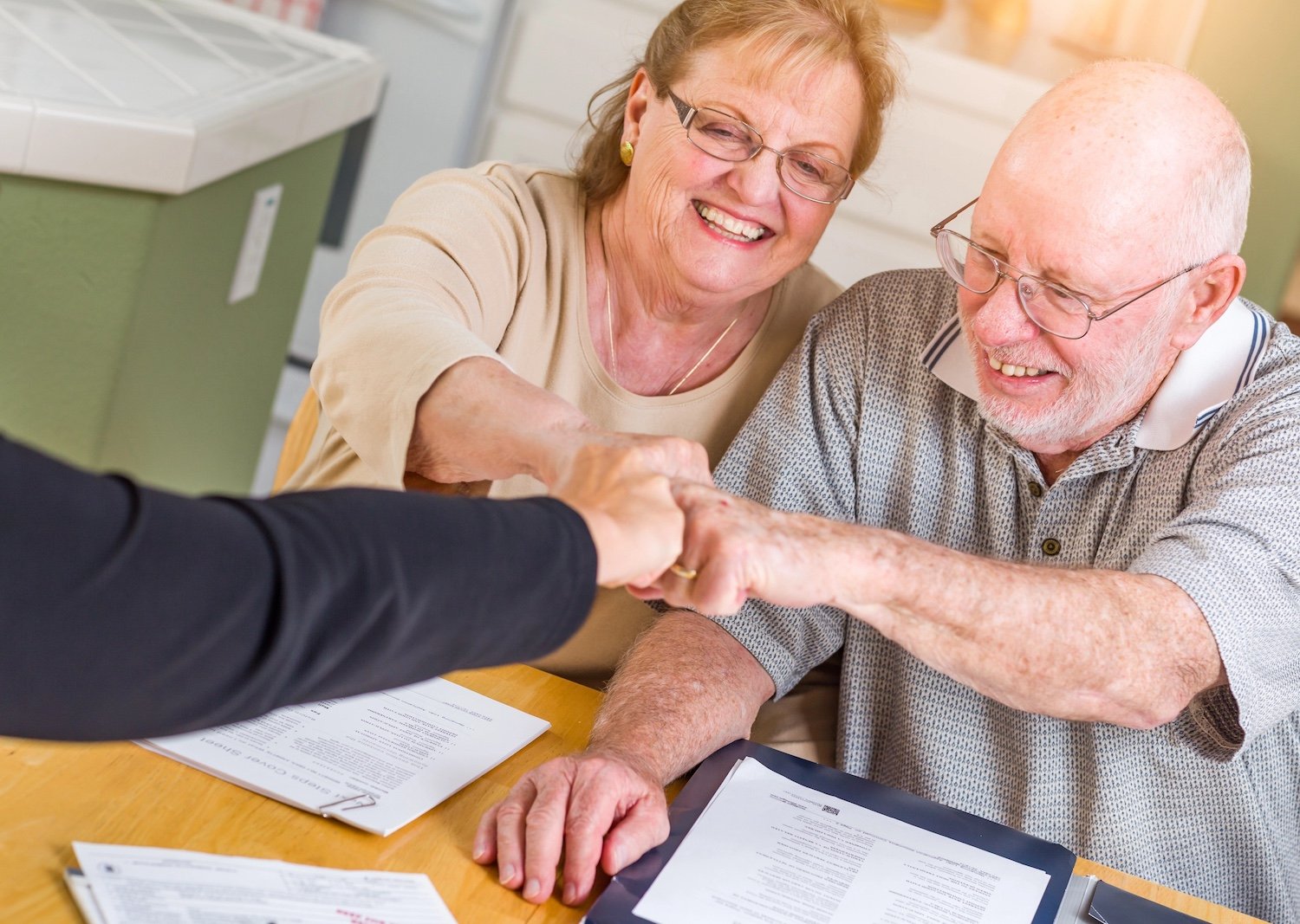 Mobile notary completing a document signing appointment with clients in Surprise, Arizona