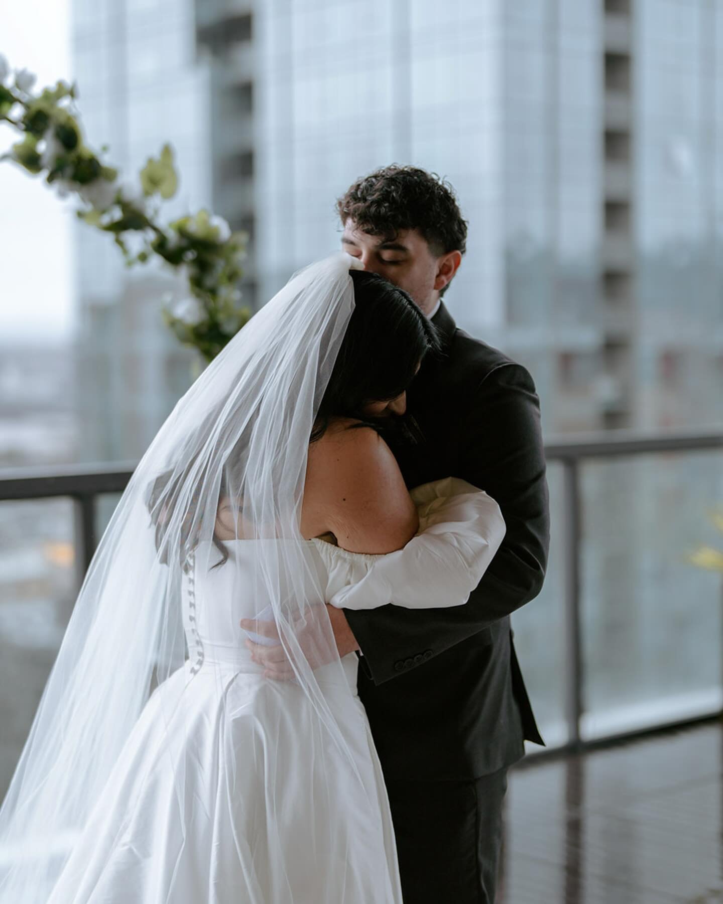 Jacob and Thanyas beautiful elopement downtown Portland 🥹🫶🏻 
..
.
.
#oregonweddingphotographer #oregonelopementphotographer #portlandelopementphotographer #portland