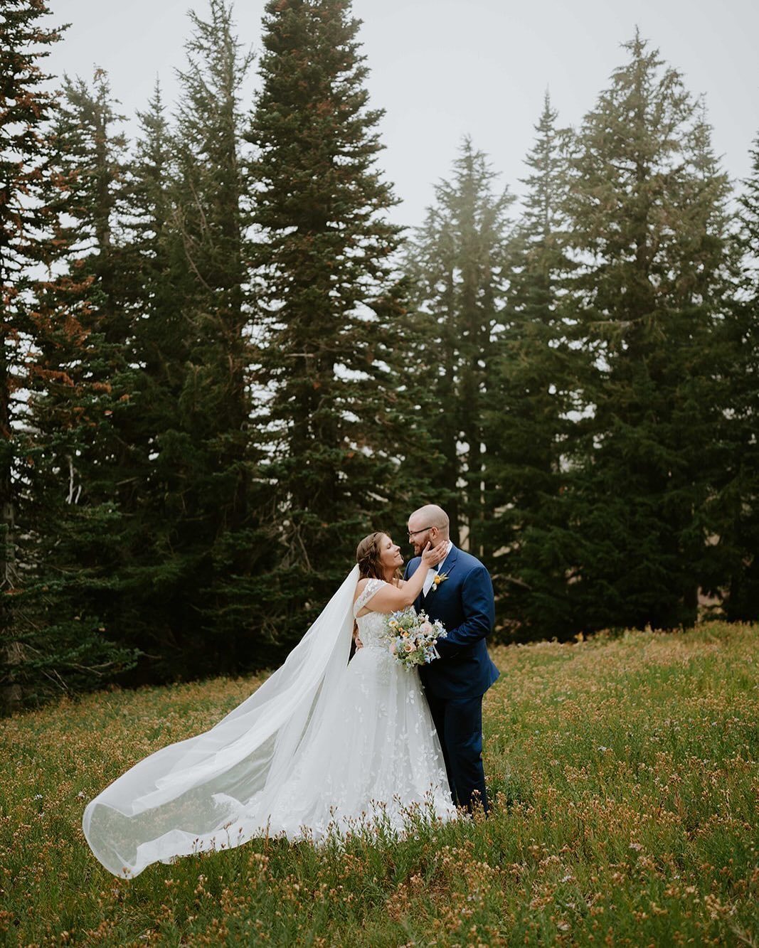 Kelci &amp; Sam - Foggy Elopement at Mount Hood 🤍
.
.
.

.
#elopementphotography #elopementphotographer #oregonelopementphotographer #portlandweddingphotography