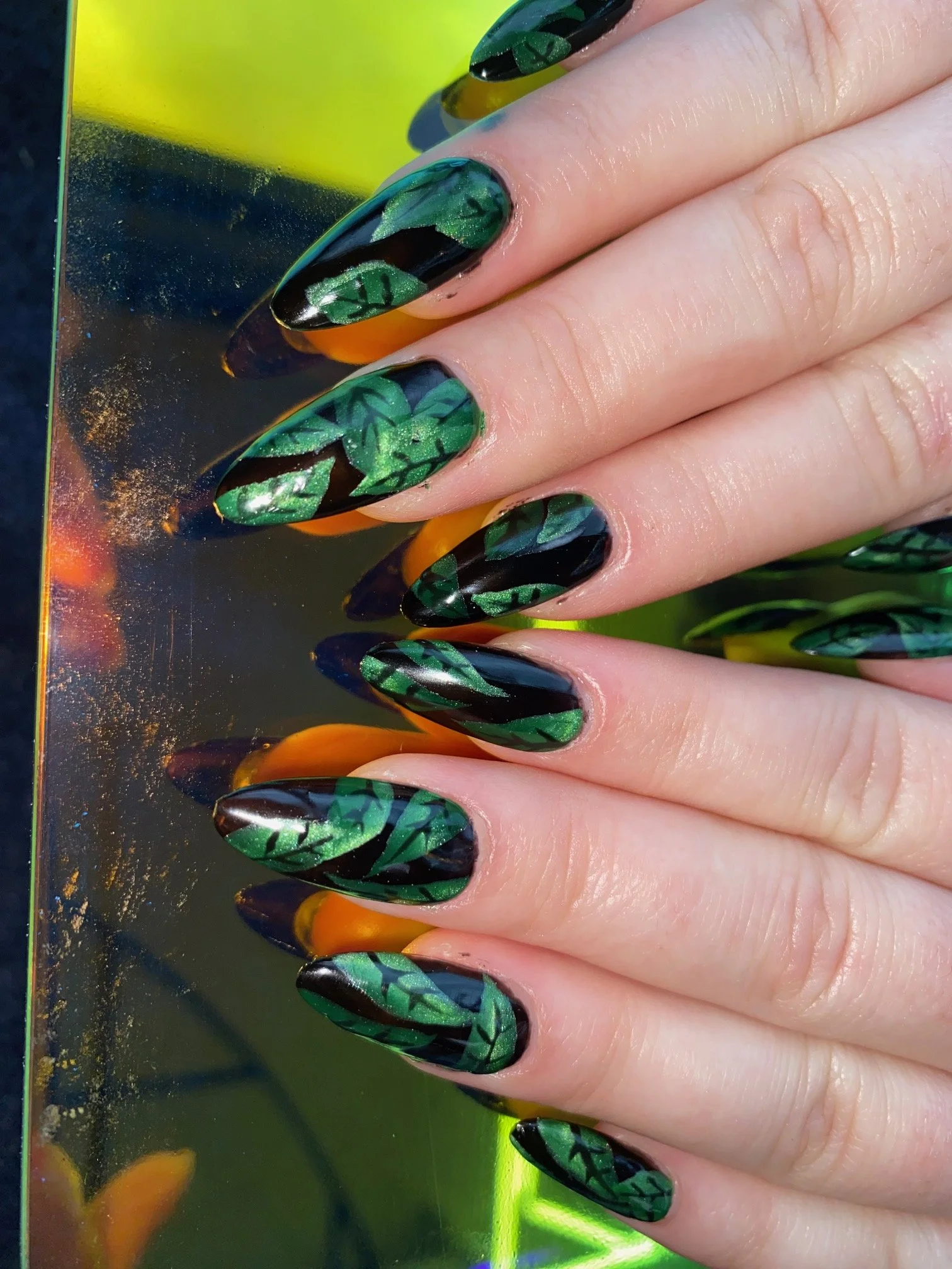 Detailed Art: leaves hand drawn and painted with cat eye gel