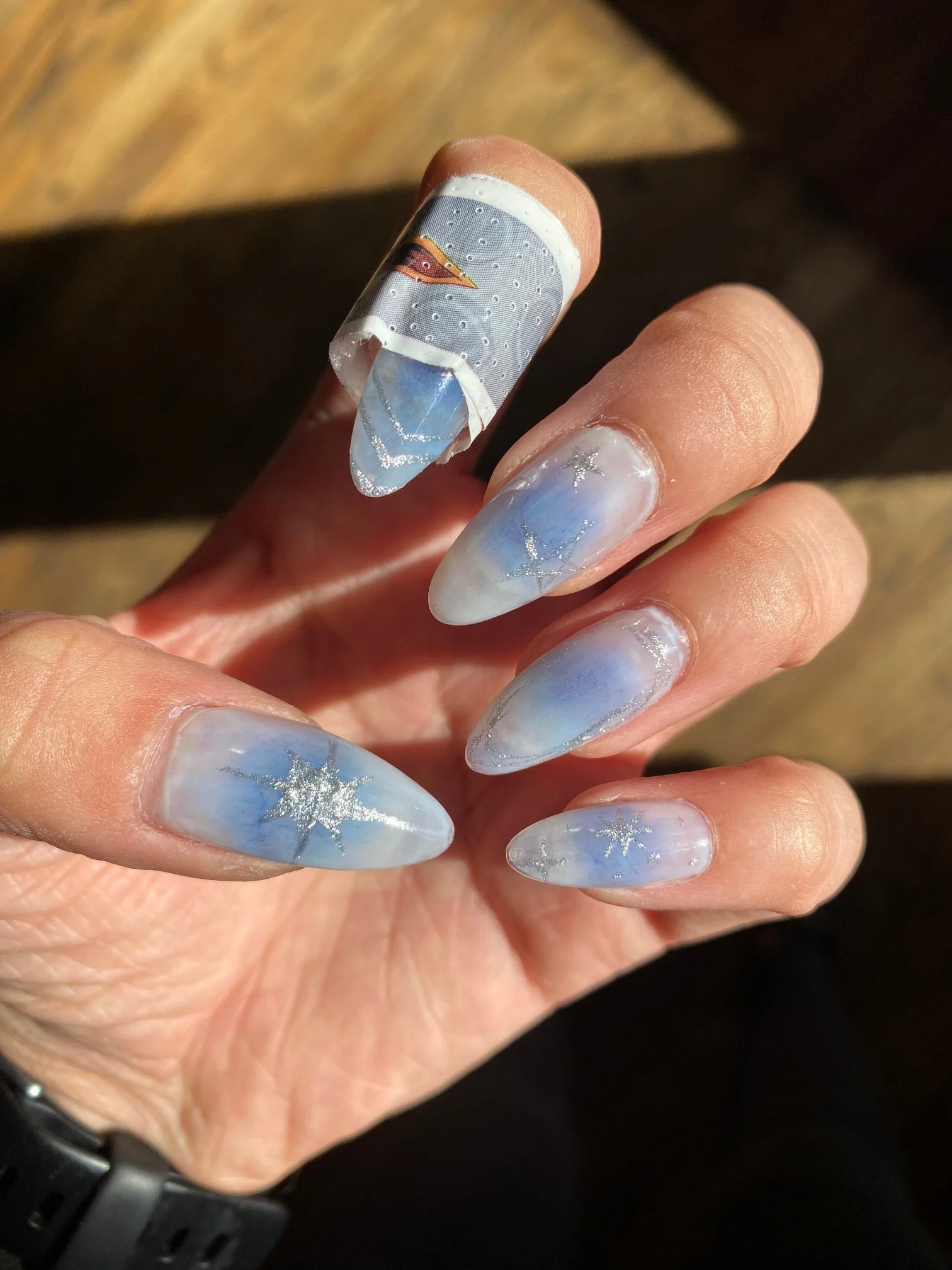 Detailed Art: blue gradient and chrome polish detail
