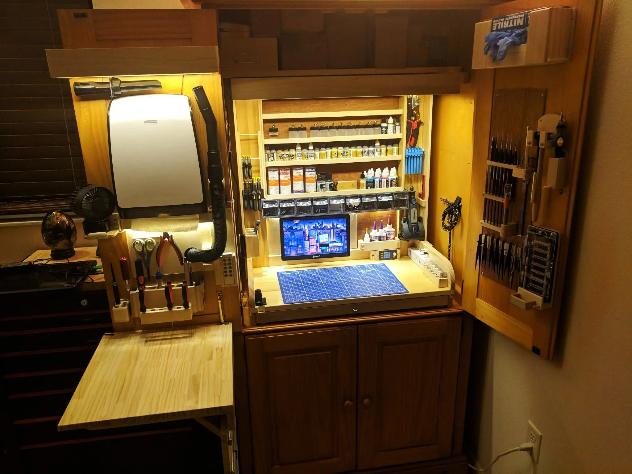Hobby bench built into a hutch