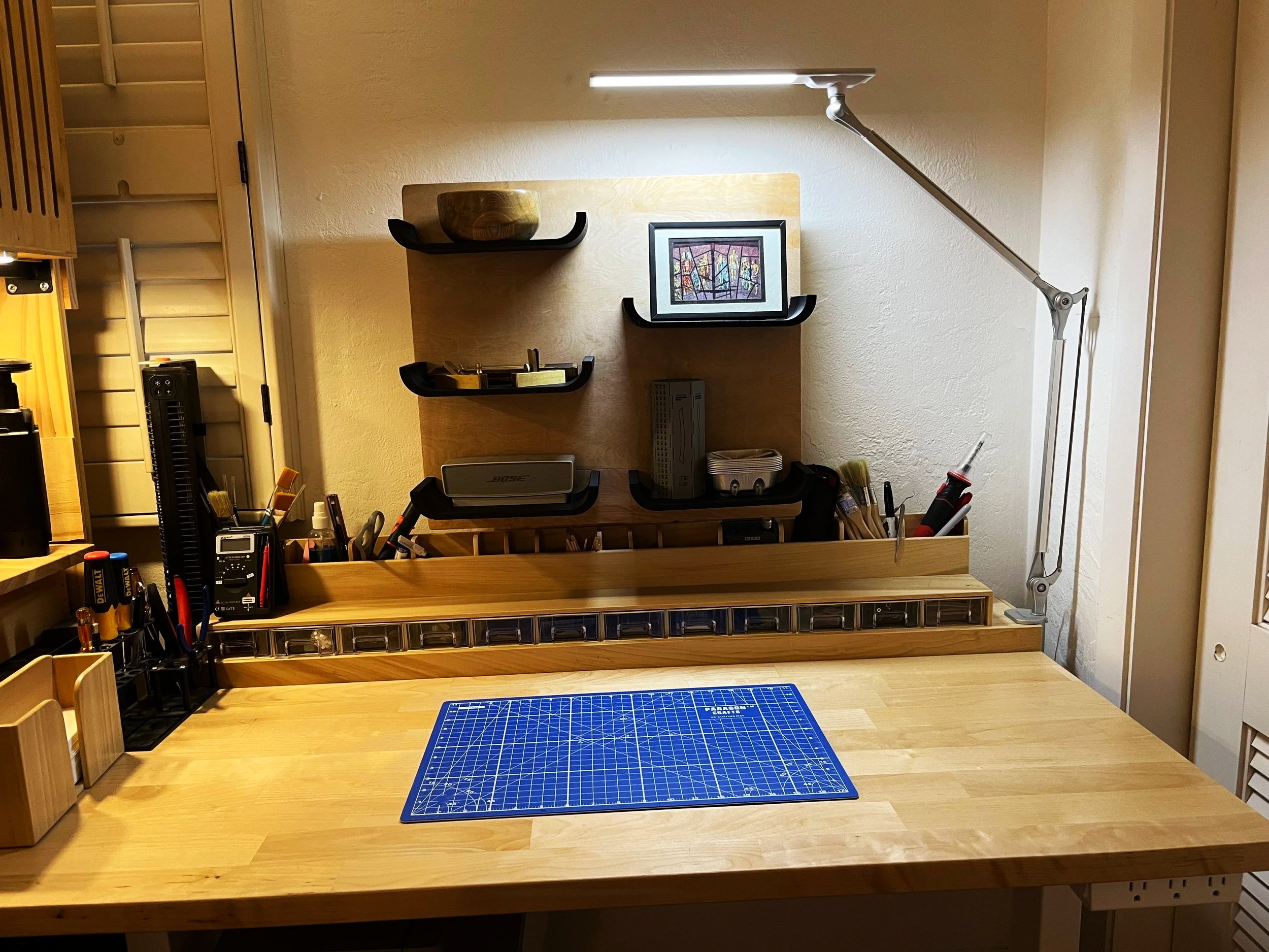 Crafting bench