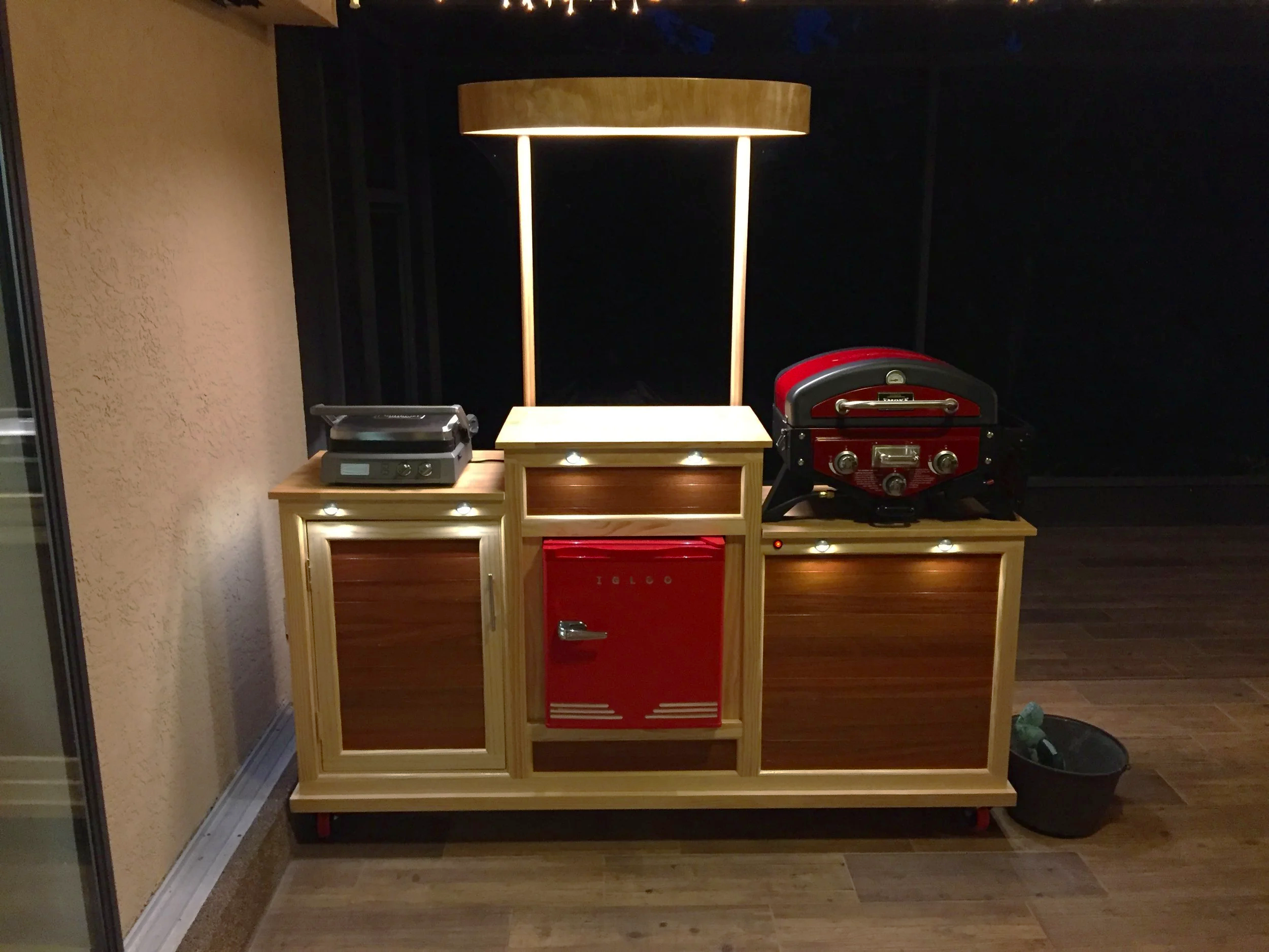 Modular outdoor kitchen