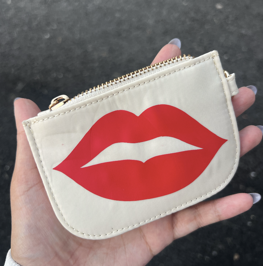 lip wallet/ID pouch w. gold keychain