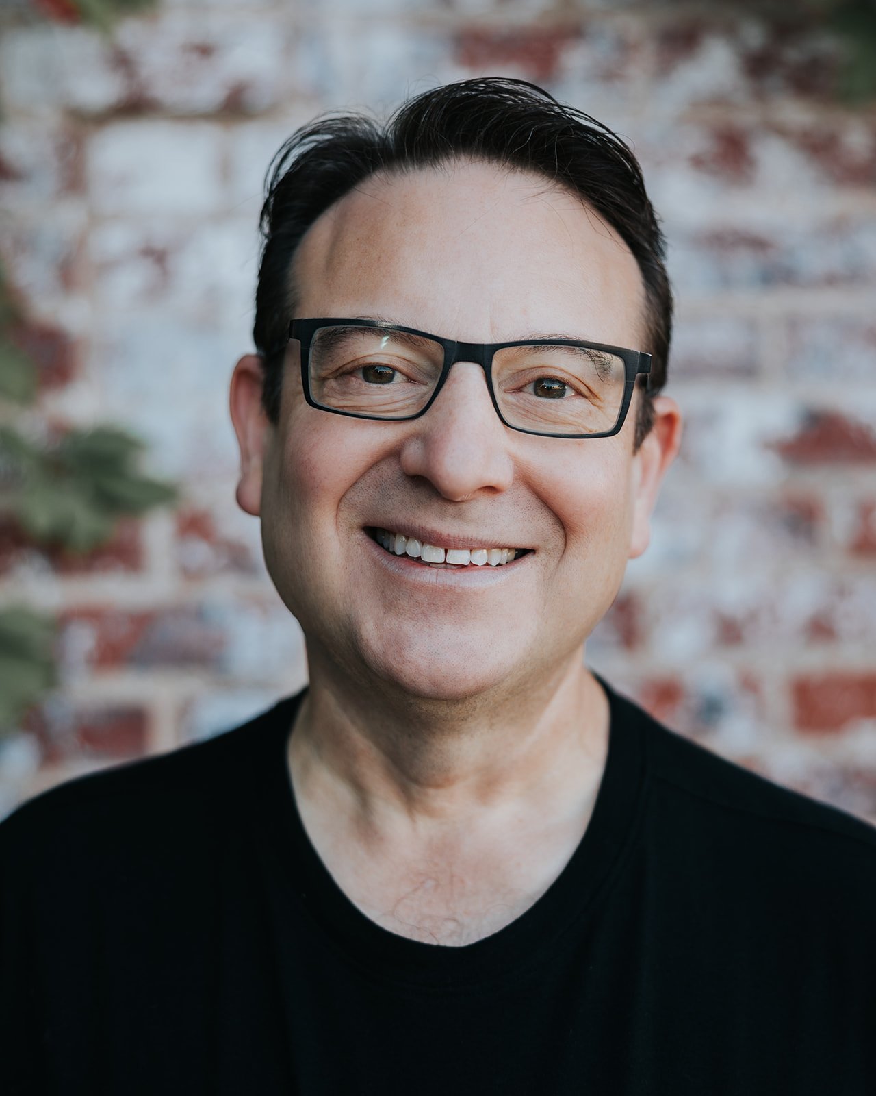 Headshot of couples therapist Kenny Levine