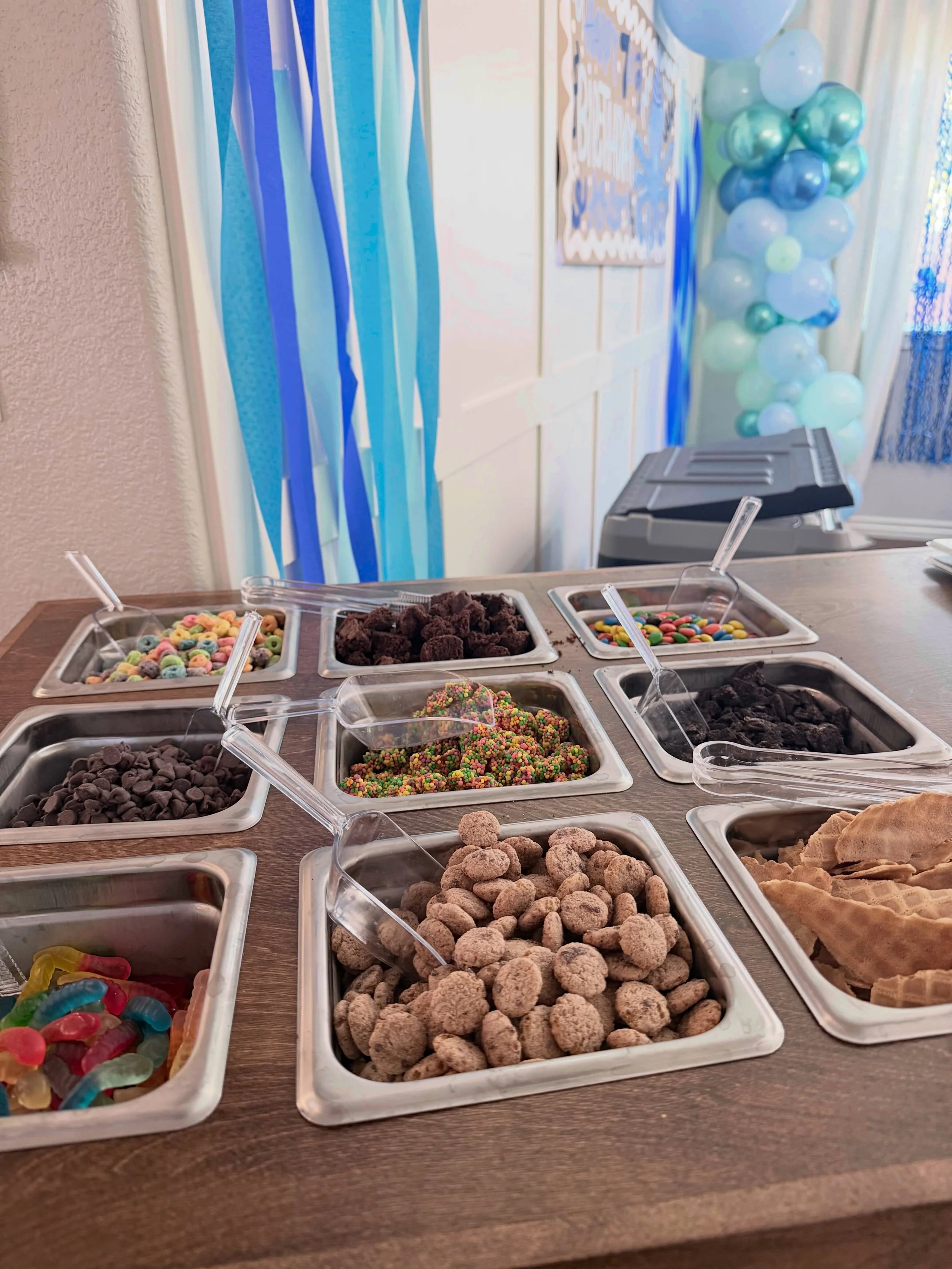 How to elevate your next party: a custom sundae bar. 🍨

You pick the flavors and toppings, we take care of the rest! A sweet, interactive experience your guests (big and small!) will love.

#lasvegaskids #icecreamsundae #catering #snackbar #theresal
