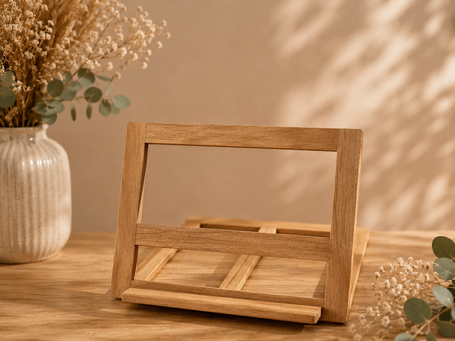 Support en bois pour livre d’or en location pour mariage et événements.

