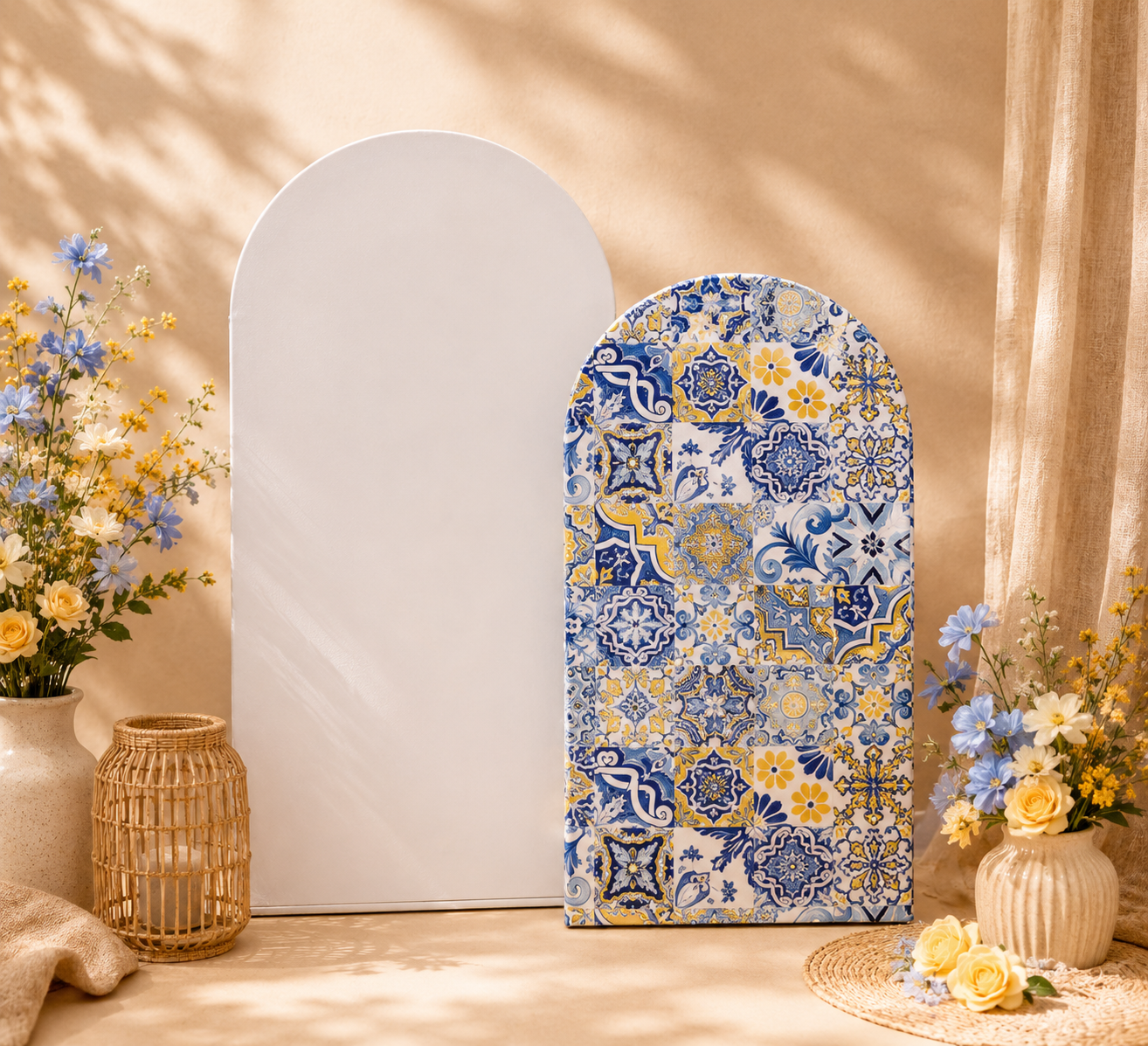 Backdrop Dolce Vita en location pour mariage, anniversaire, baptême et événements. Inspiré de l’élégance italienne, il est idéal pour créer un coin photo, un fond de buffet ou une décoration raffinée. Disponible chez Les Jolis Instants 