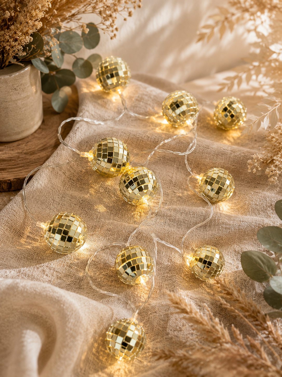 Guirlande boule à facette - 2€ (piles incluses)
