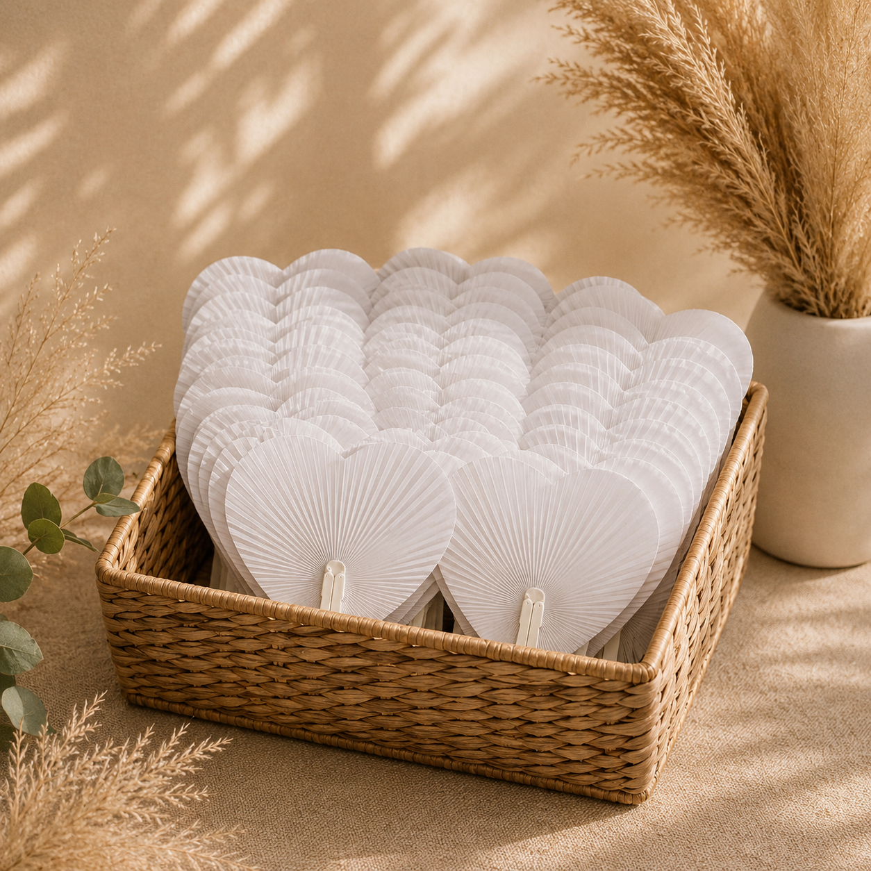               Lot de 48 éventails cœur - 12€