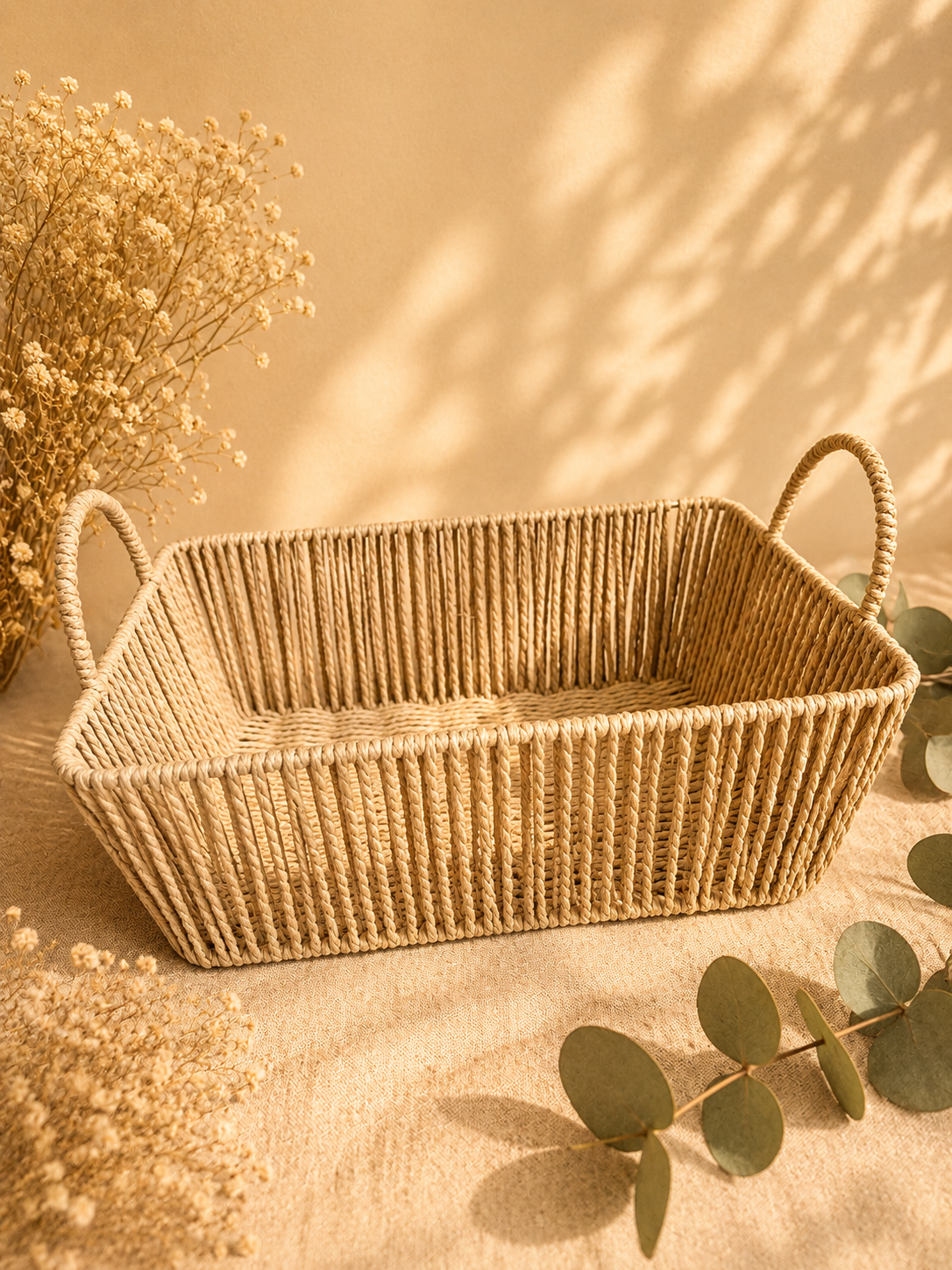 Panier en rotin en location pour décoration de mariage et d’événement.

