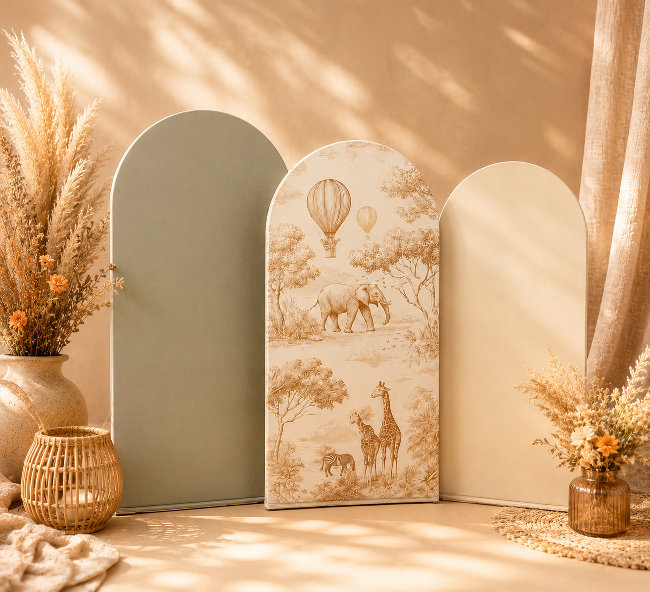 Backdrop Safari en location pour anniversaire, baptême, baby shower et événements. Idéal pour créer un coin photo ou un décor de buffet sur le thème Safari. Disponible chez Les Jolis Instants sur la Côte d’Opale.
