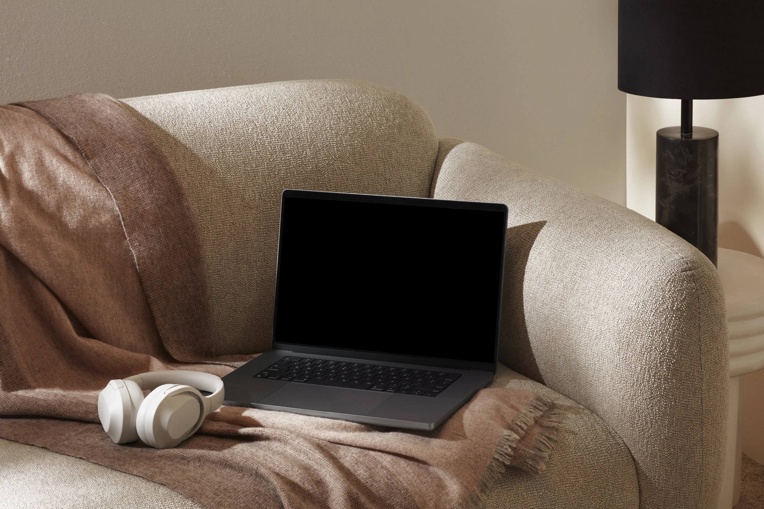 34-DEVICE-LAPTOP_1973_02.jpg