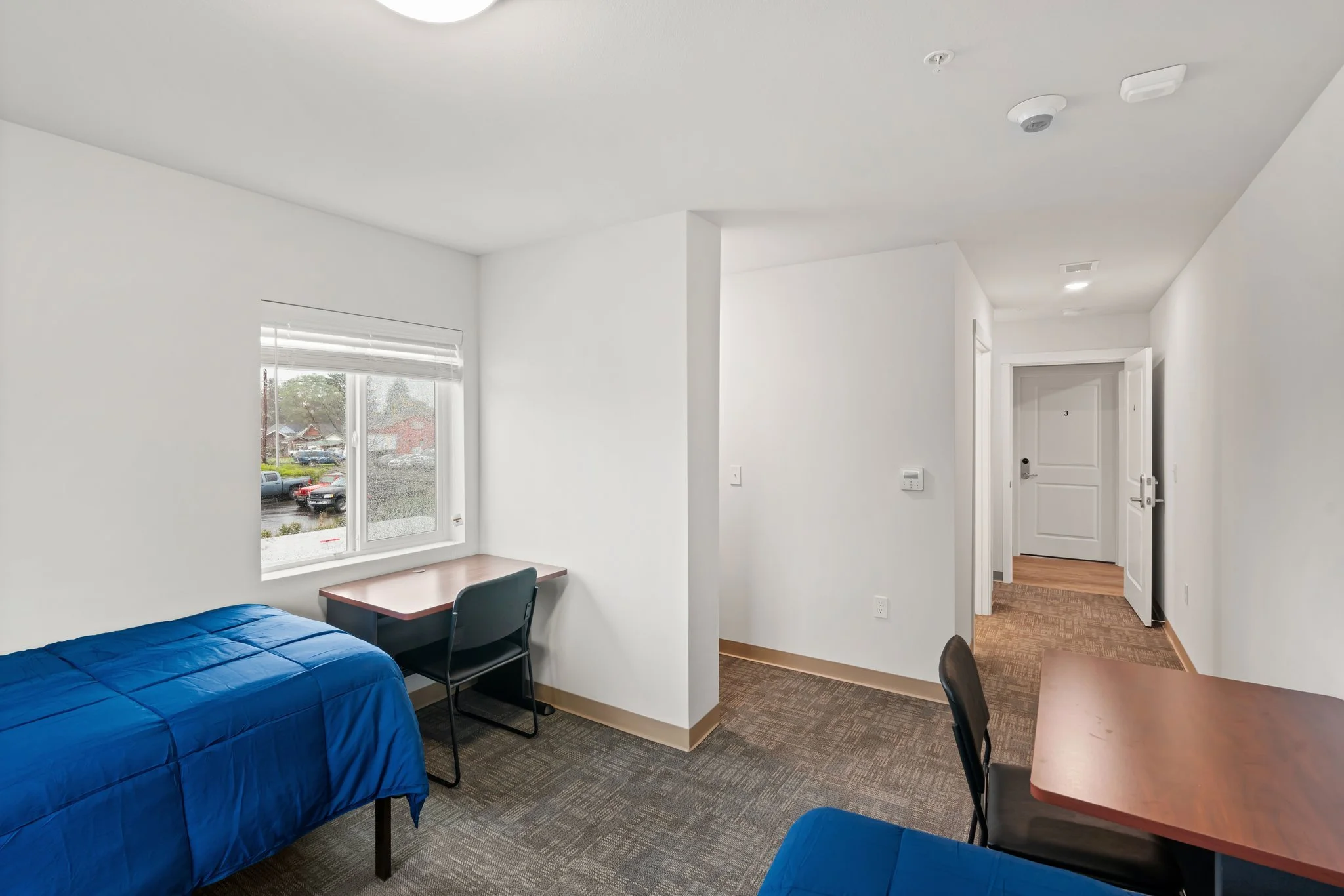 bedroom_hall_view.jpeg