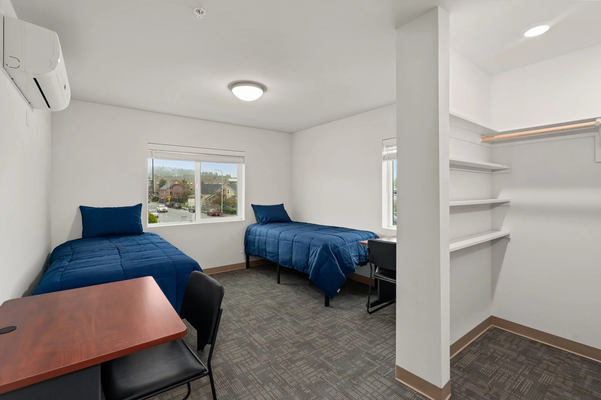 Beds_and_desks_1.jpg