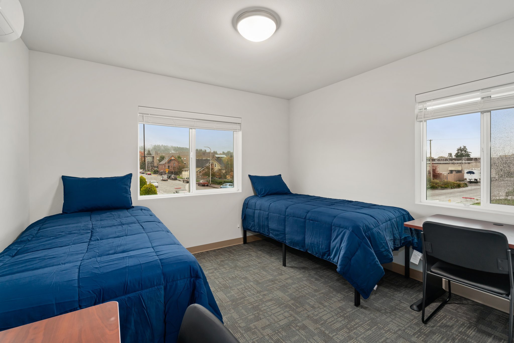 Beds_and_desks_2.jpg