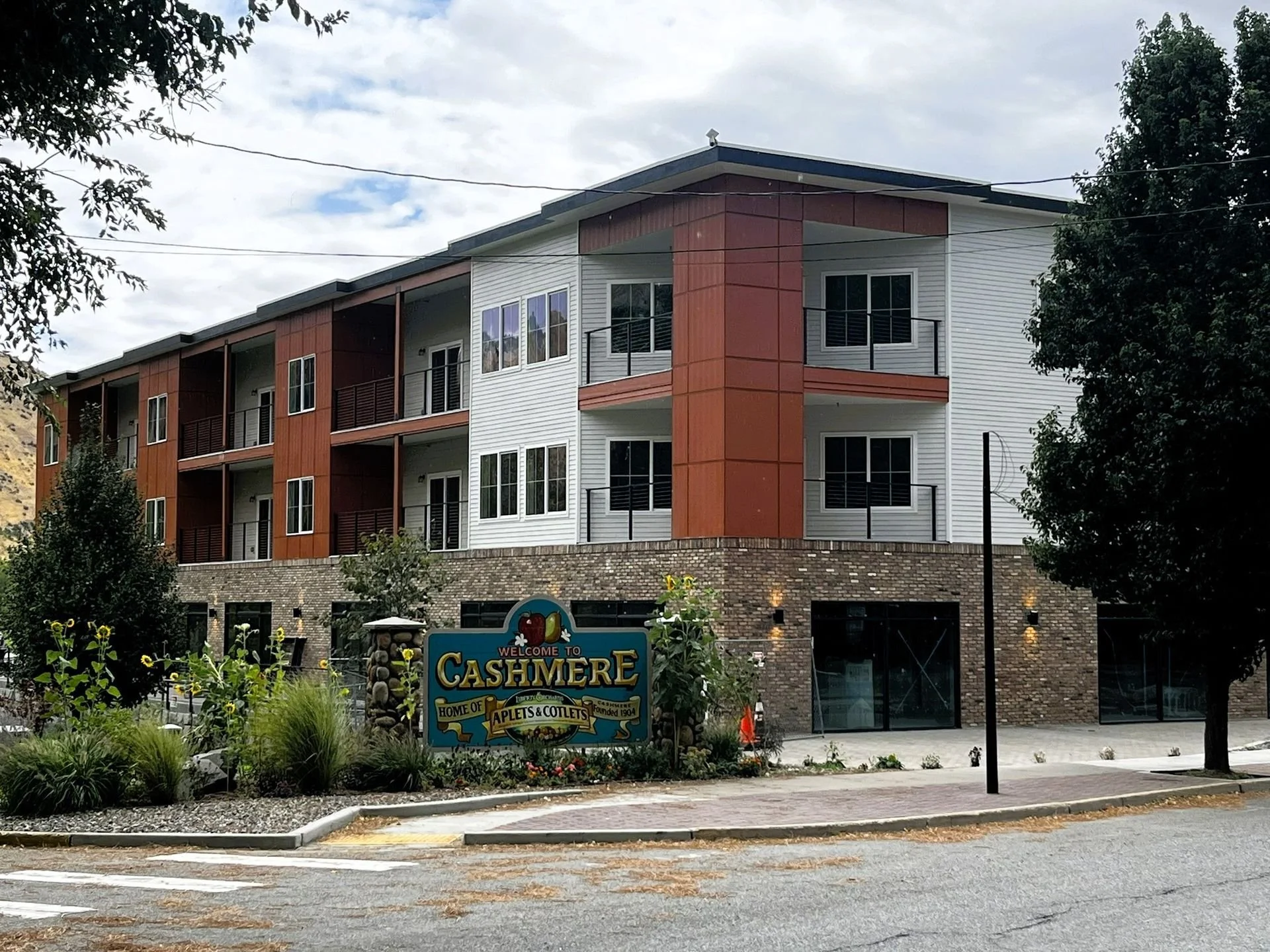 Front quarter view of Cashmere apartments