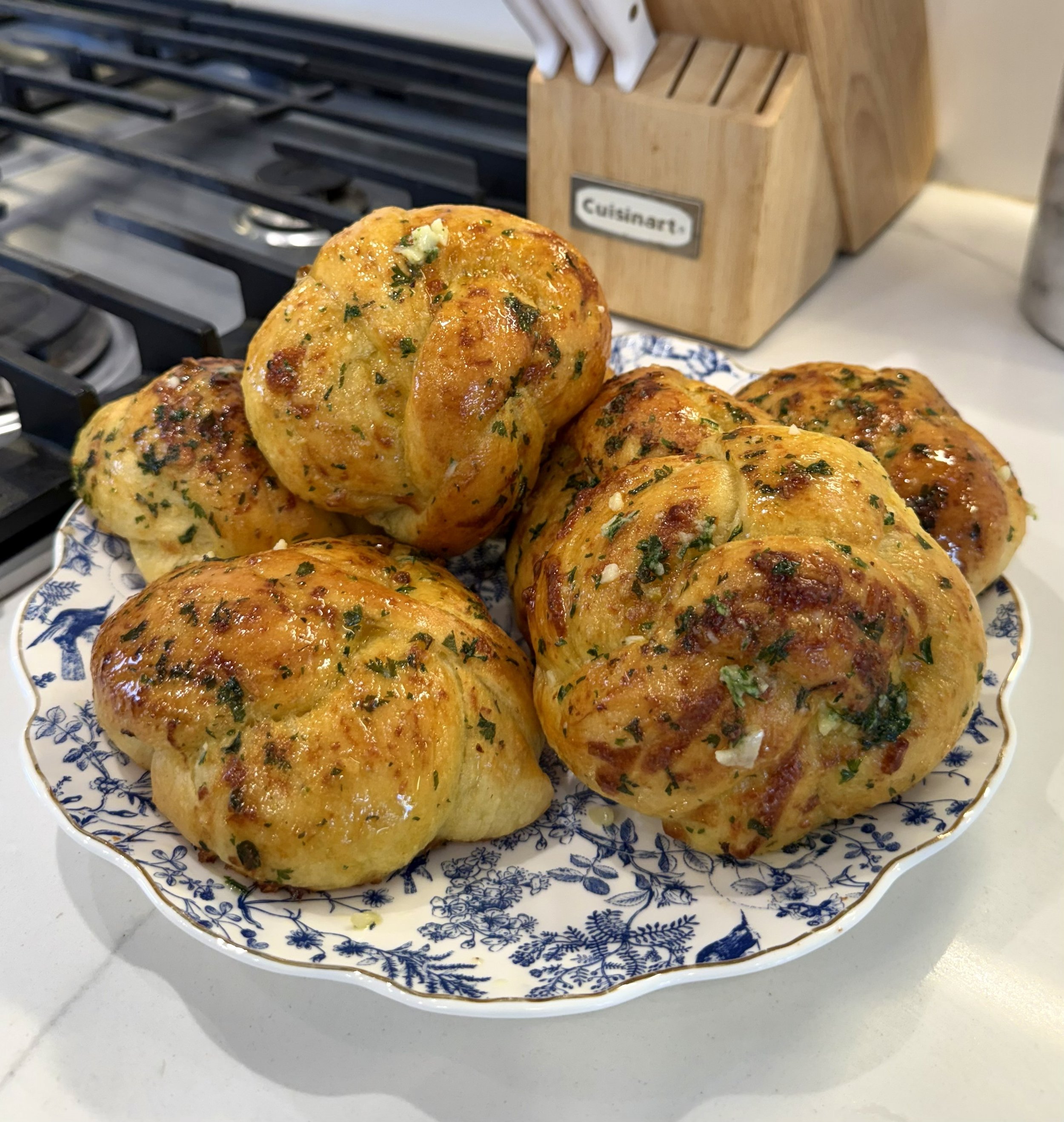 New York Style Cheesy Garlic Knots