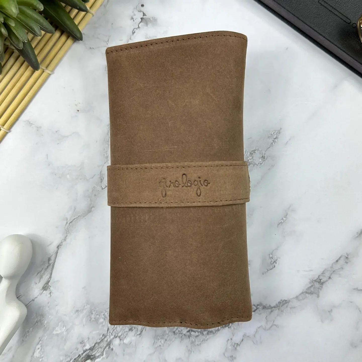 brown pen wrap 6.webp