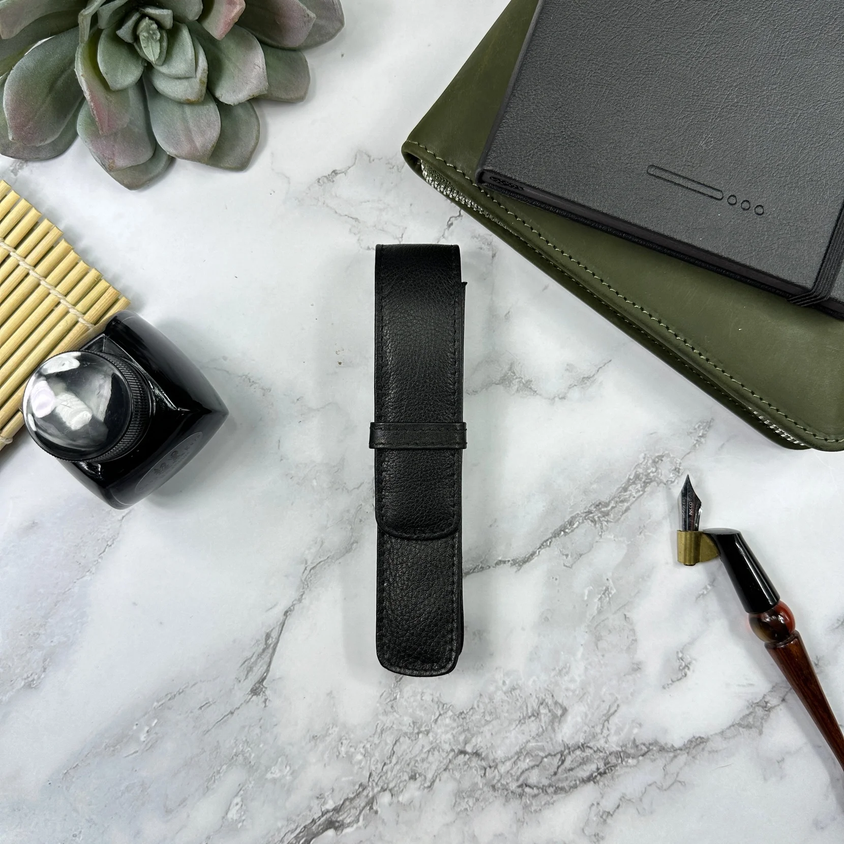 Pen case black.webp