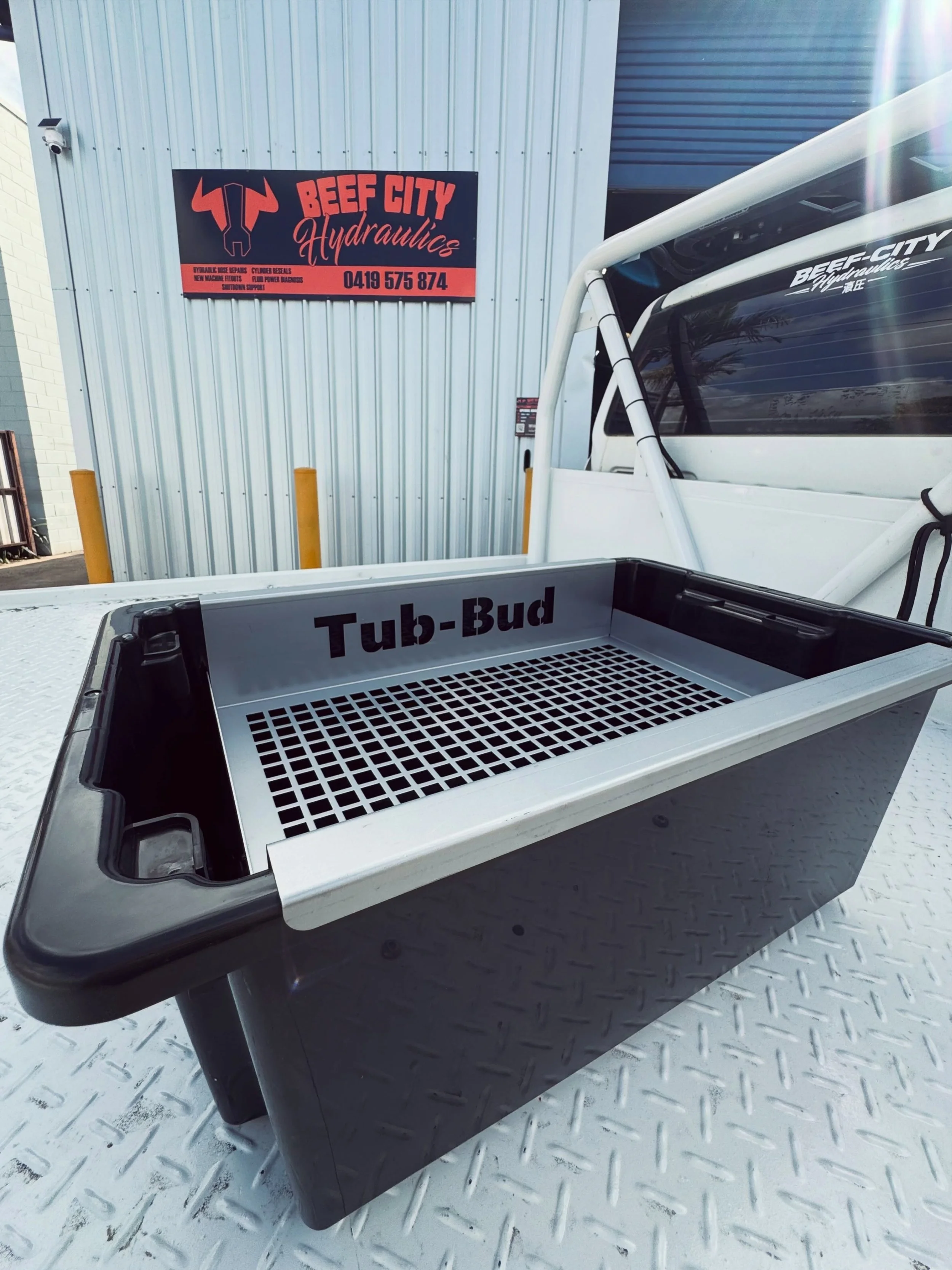 At Beef City Hydraulics, we&rsquo;re proud to stock and supply the Ezflow Tub-Bud! a simple but game changing addition to any workshop or field service setup.

Designed to fit perfectly inside a standard 52L or 54L tub, the Tub-Bud transforms an ordi