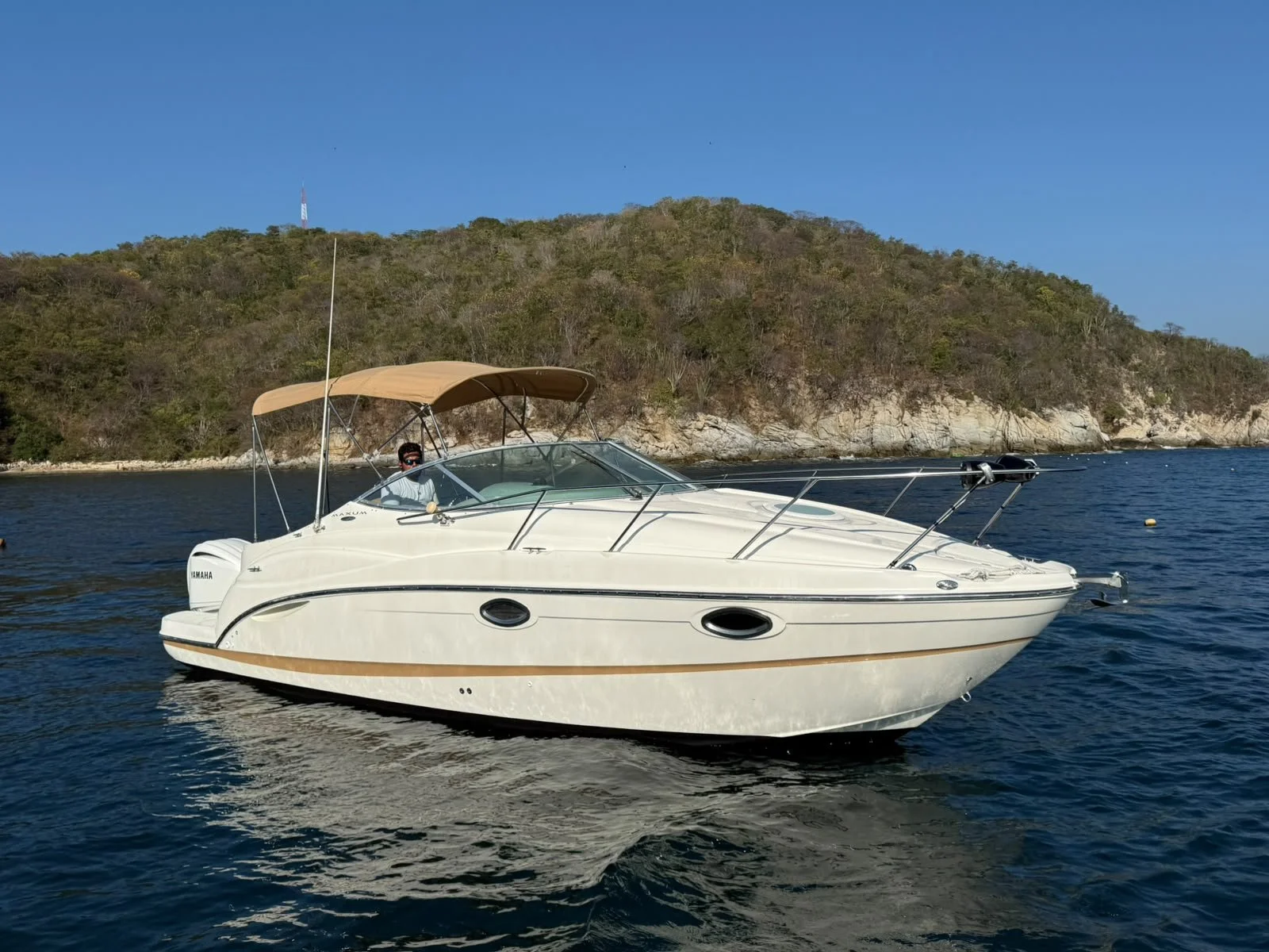 Yate B2 Huatulco expediciones maritimas inolvidables.jpeg