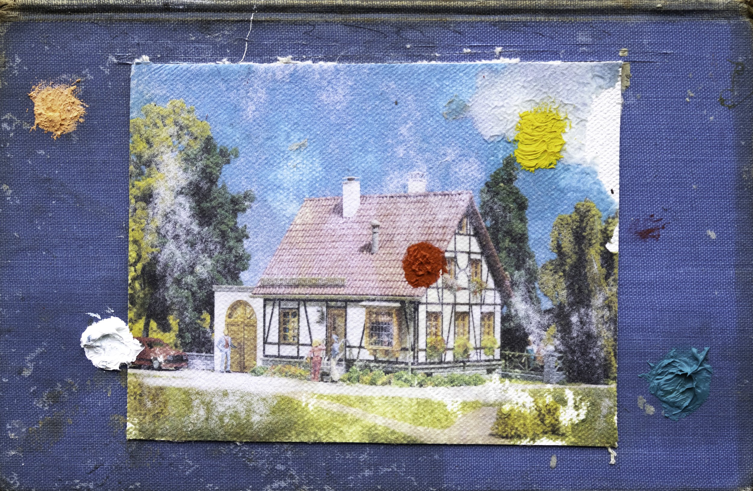 'House spots (2026)
Oil on canvas on vintage book
10 cm x 18 cm
Unframed, certificate of authenticity
Signed verso
$125 AUD