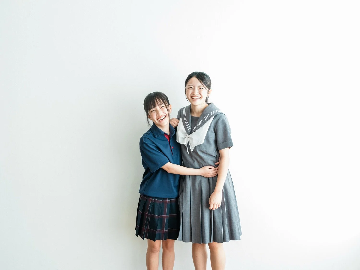 こんにちは、あらかわです。

先日の夏のキャンペーン撮影で
お越しいただいたご家族。

お姉ちゃんが卒業を控え、
姉妹一緒に制服姿で撮影させていただきました📷

今しかない制服姿や部活の格好なども
兄弟姉妹、またお友だちとの撮影もしているので、
気になる方はぜひお尋ねくださいませ🙇

___________________

アニュミニュフォトスタジオの日々を発信中☘️
よければ繋がってください♪励みになります✨

優しくて、透明感があって、自然体でいて。
シンプルなシロのフォトスタジオ
上