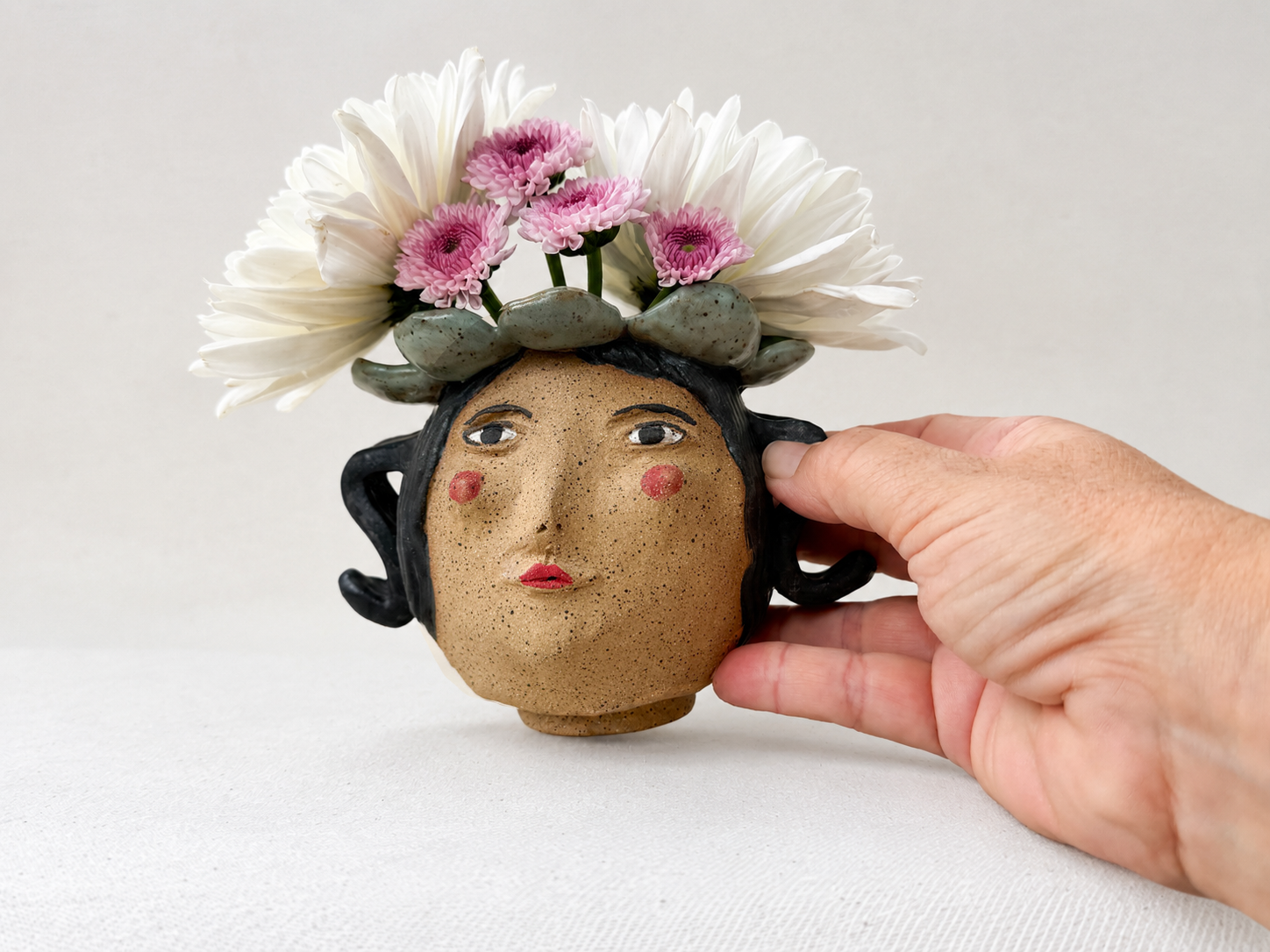 ladyhead-hand.png