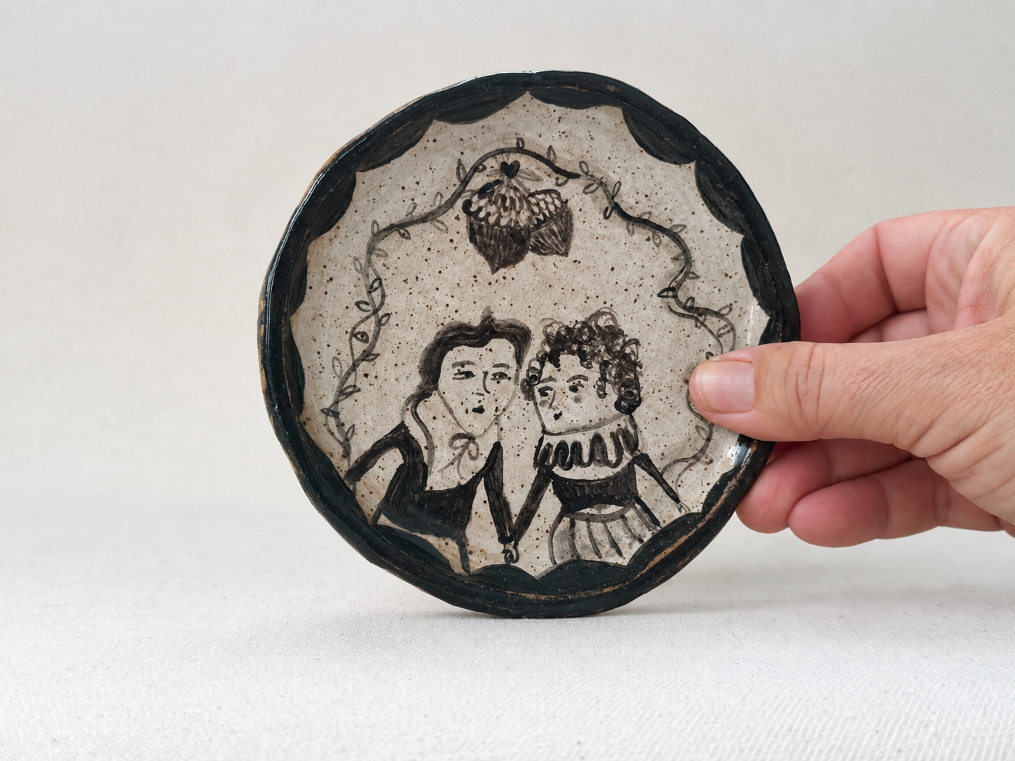 plate-hand to hold.png