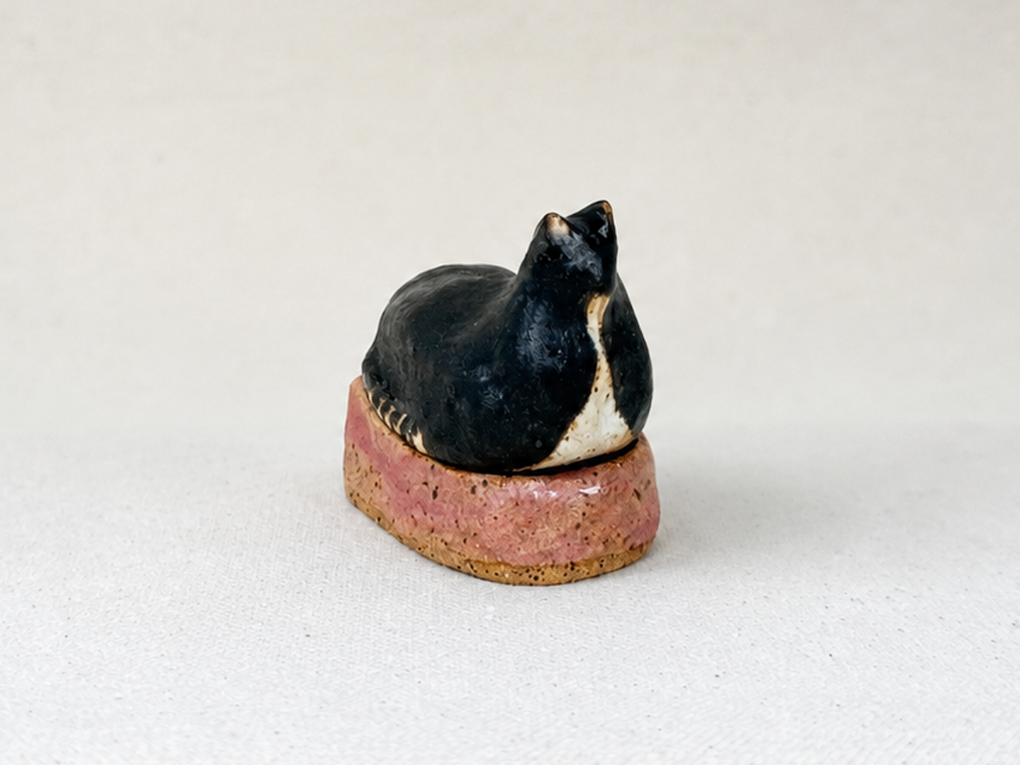 loafing-cat-right2.png