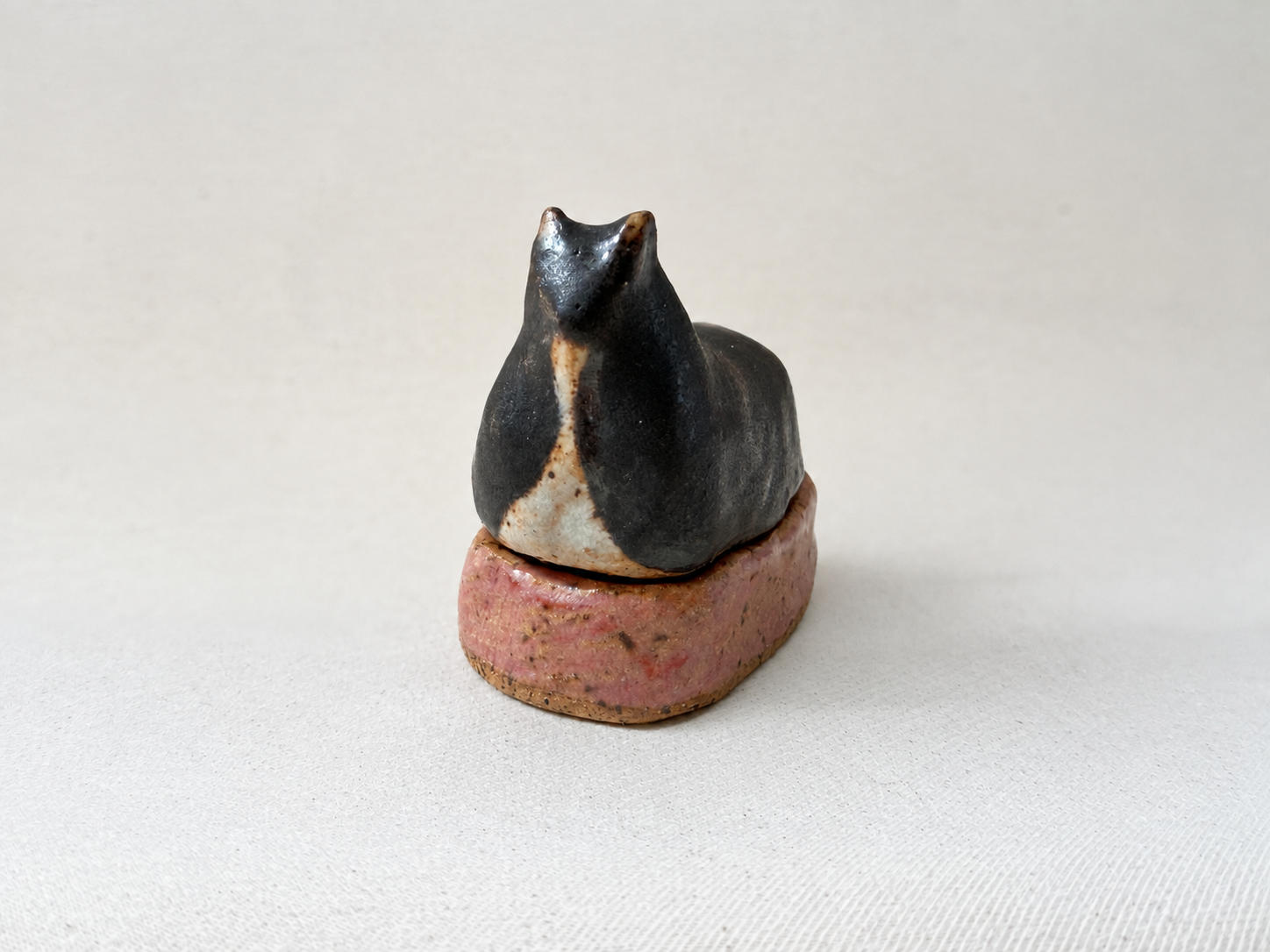loafing-cat-main.png