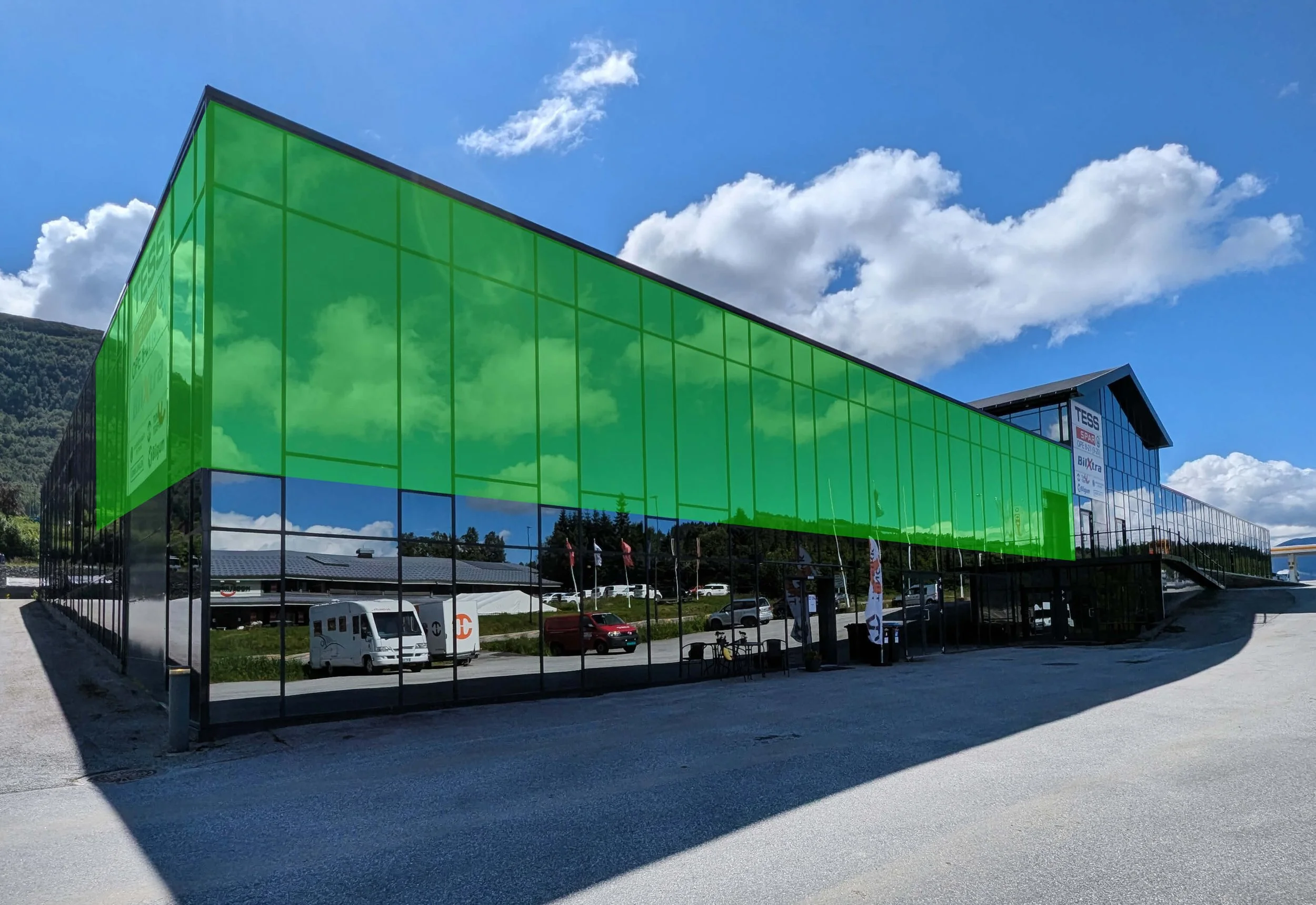 Butikk og kontorlokaler i 1. etg til leige