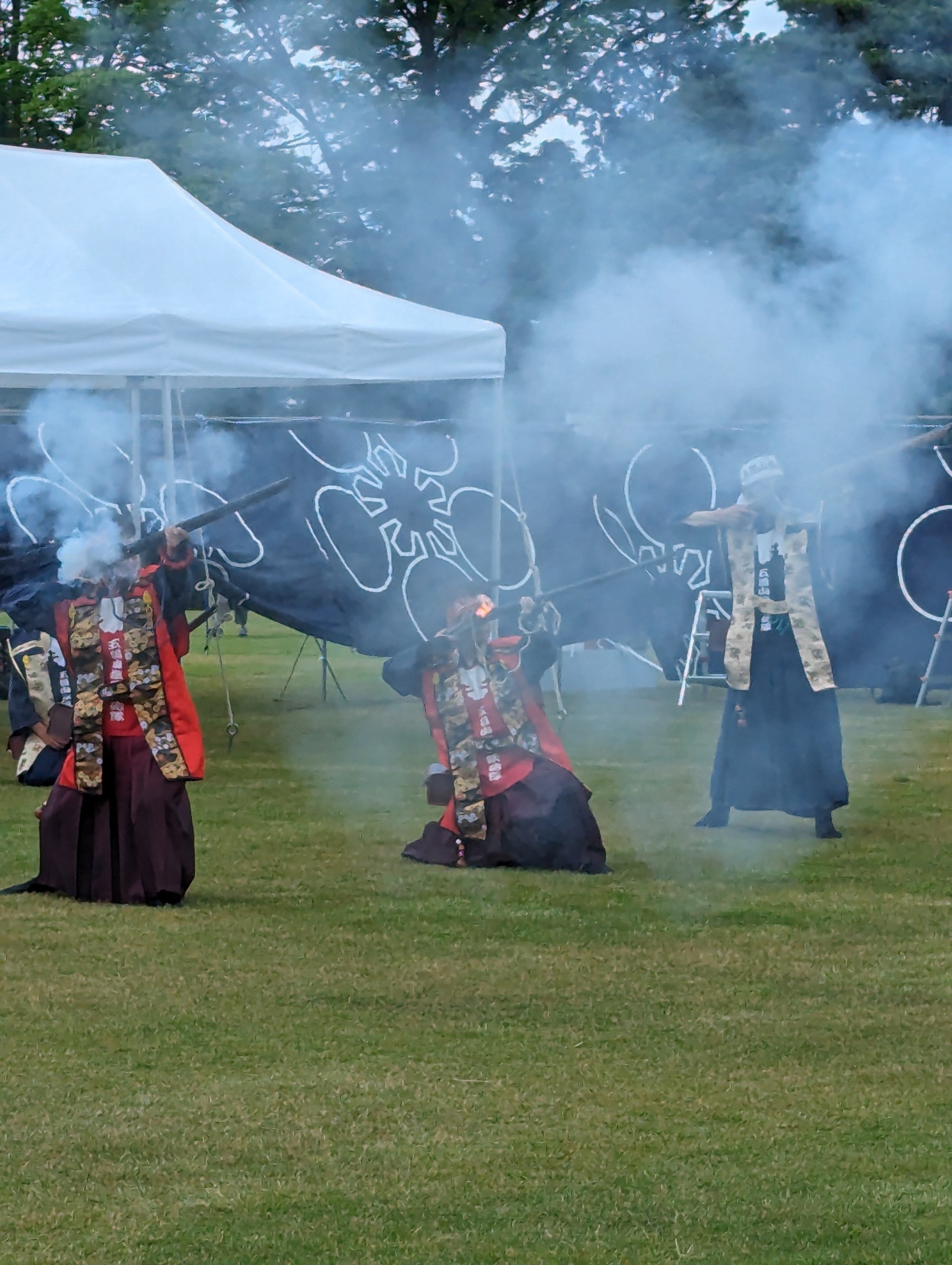 Hinawaju - Samurai dressed soldiers with matchlock rifles