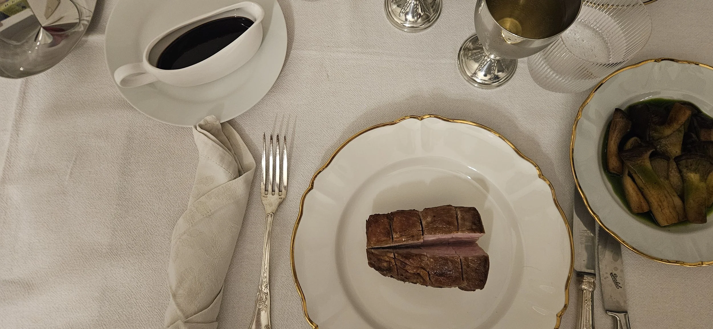 Filetto di vitello Demi sauce Funghi cardonelli olio al prezzemolo