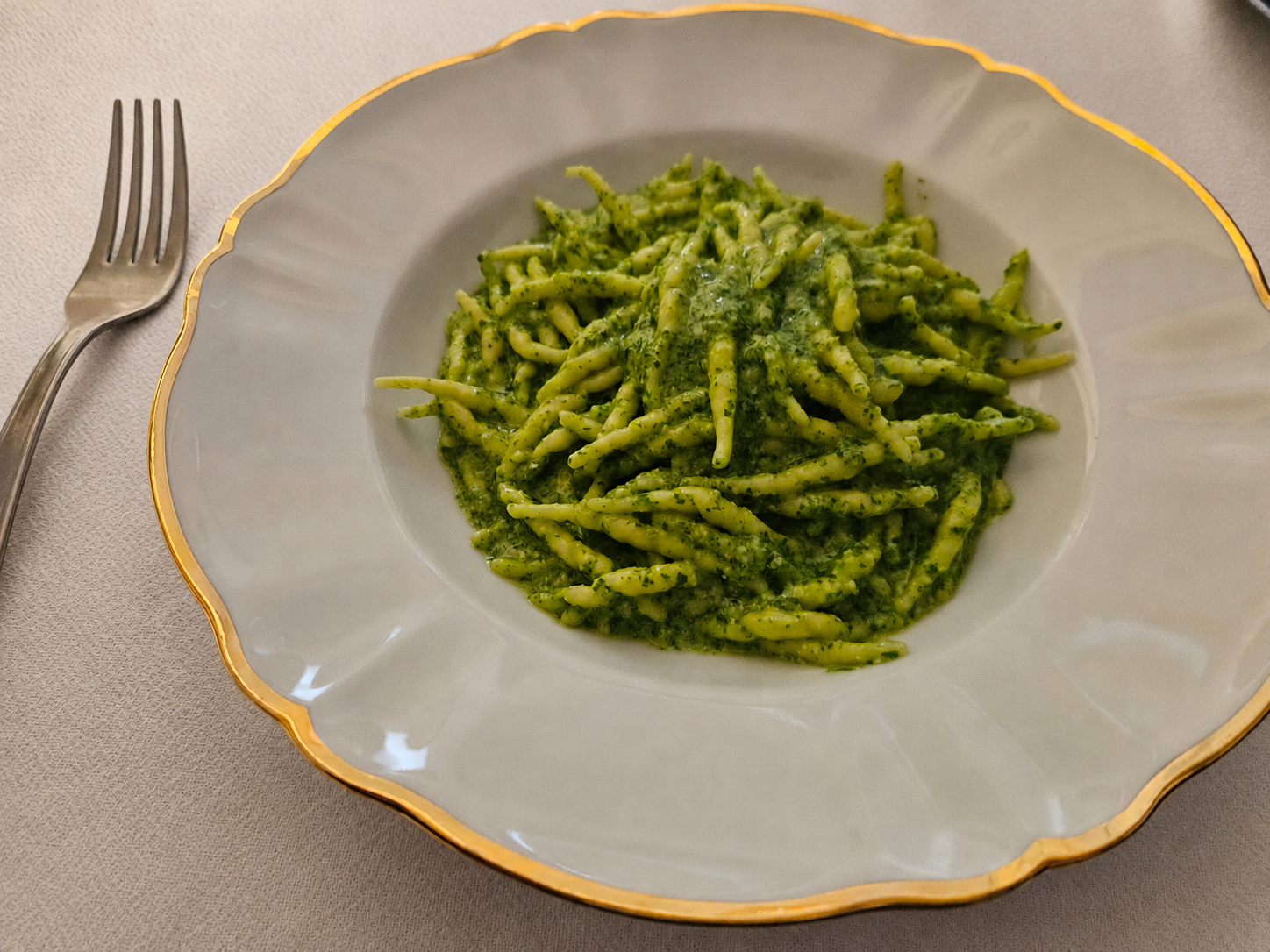 Fuori è notte, magio il buio col pesto