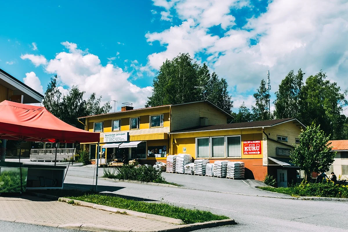 Valokuvia Kurun torilta. Valokuvia Ylöjärveltä.