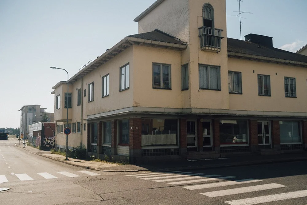 Rauhankadun ja Jääkärinkadun risteys. Valokuvia Torniosta.
