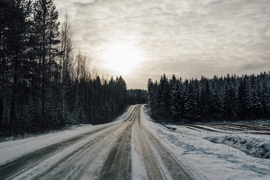 Talvimaisemaa Pirkanmaalta. Tie numero 348 Kolhossa.