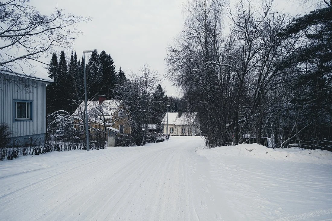 Valokuvia Kolhosta. Kyläkirkontie Kolhossa.
