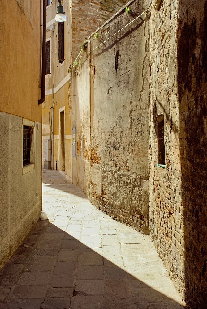 Alley in Venezia Italy