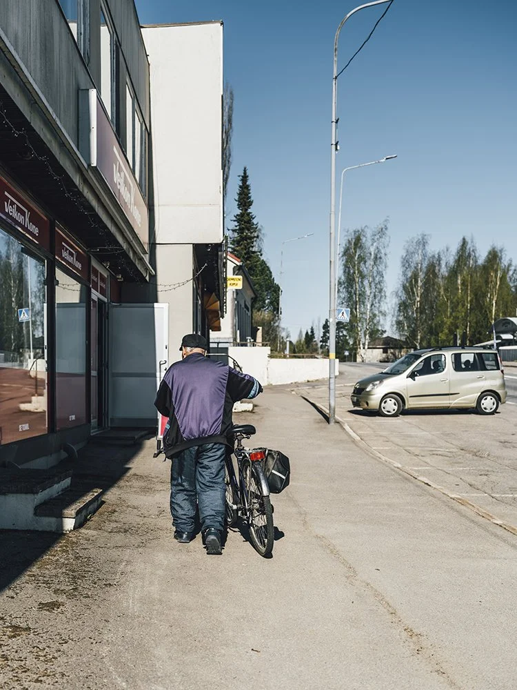 Ihminen Ruovedentiellä. Valokuvia Ruovedeltä