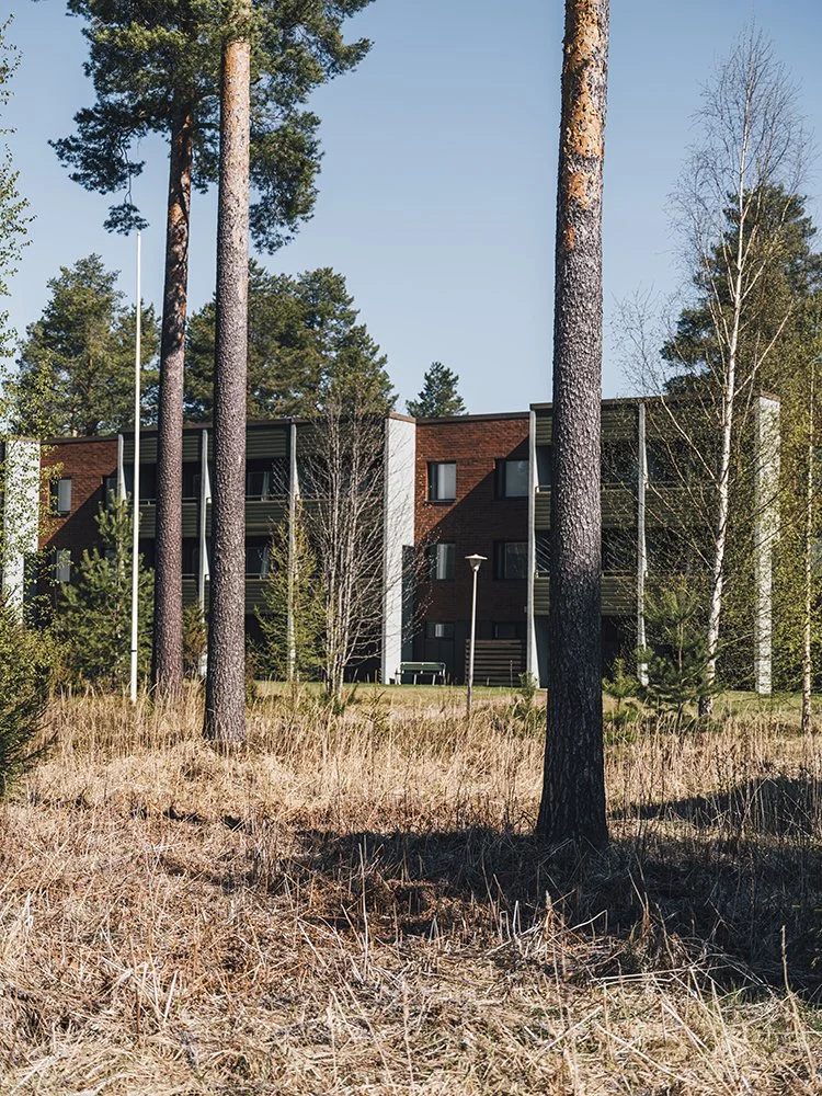Valokuvia Ruovedeltä. Kerrostaloja Ruovedellä