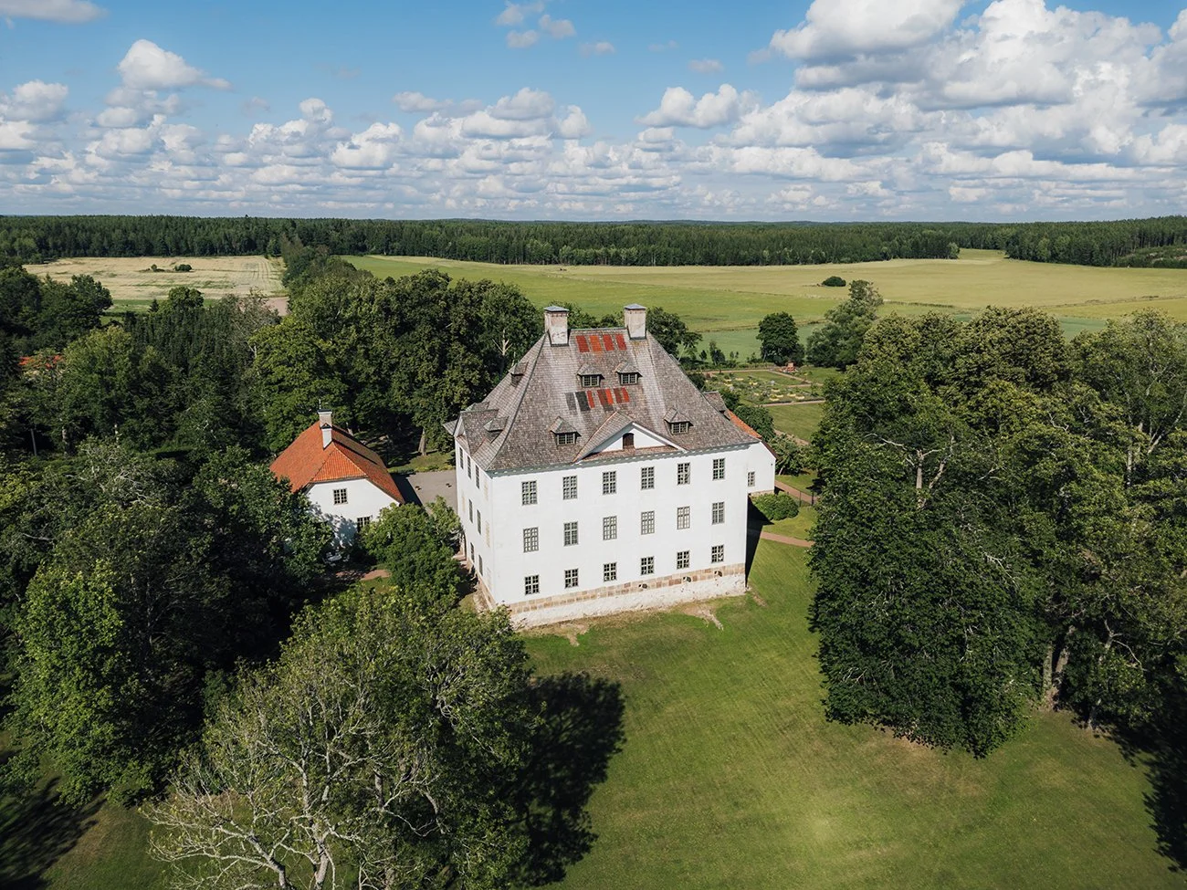 Dronekuvia - Louhisaaren Kartanolinnasta