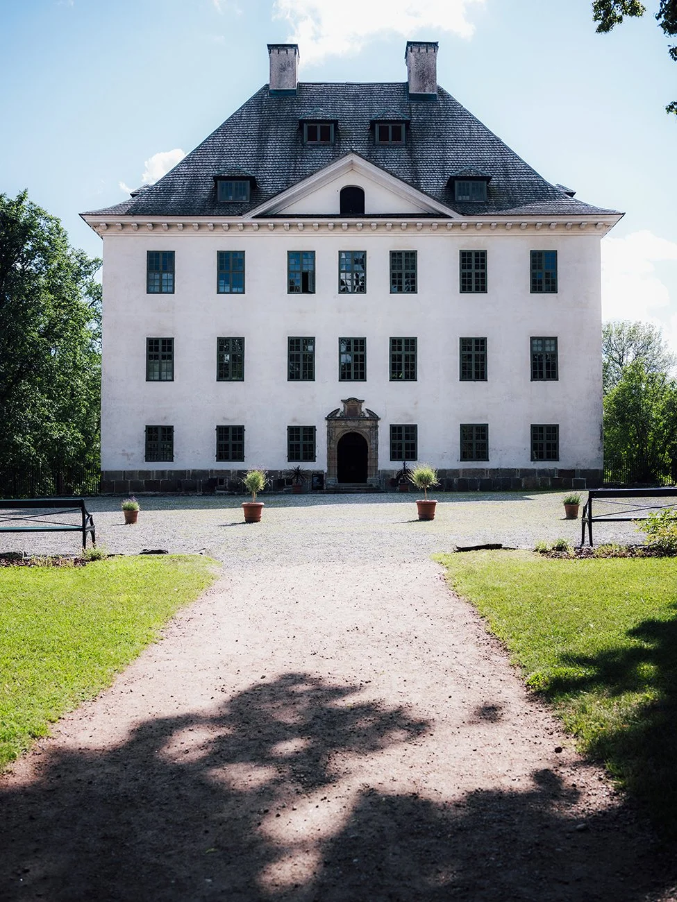 Louhisaaren Kartanolinna pääsisäänkäynti valokuva