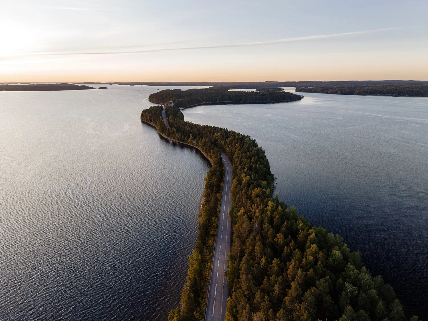 Pulkkilanharju auringonlaskun aikaan. Valokuvia Pulkkilanharjulta
