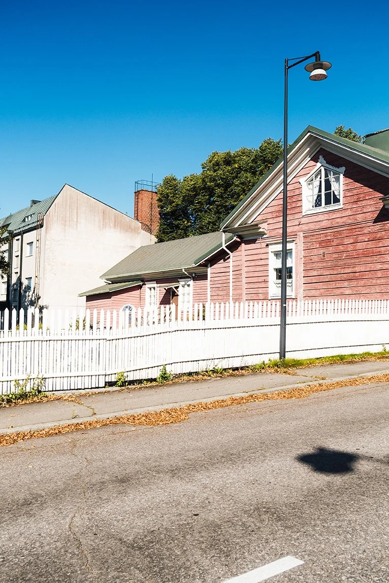 Valokuvia Ikaalisista. Kaksi rakennusta Ikaalisissa