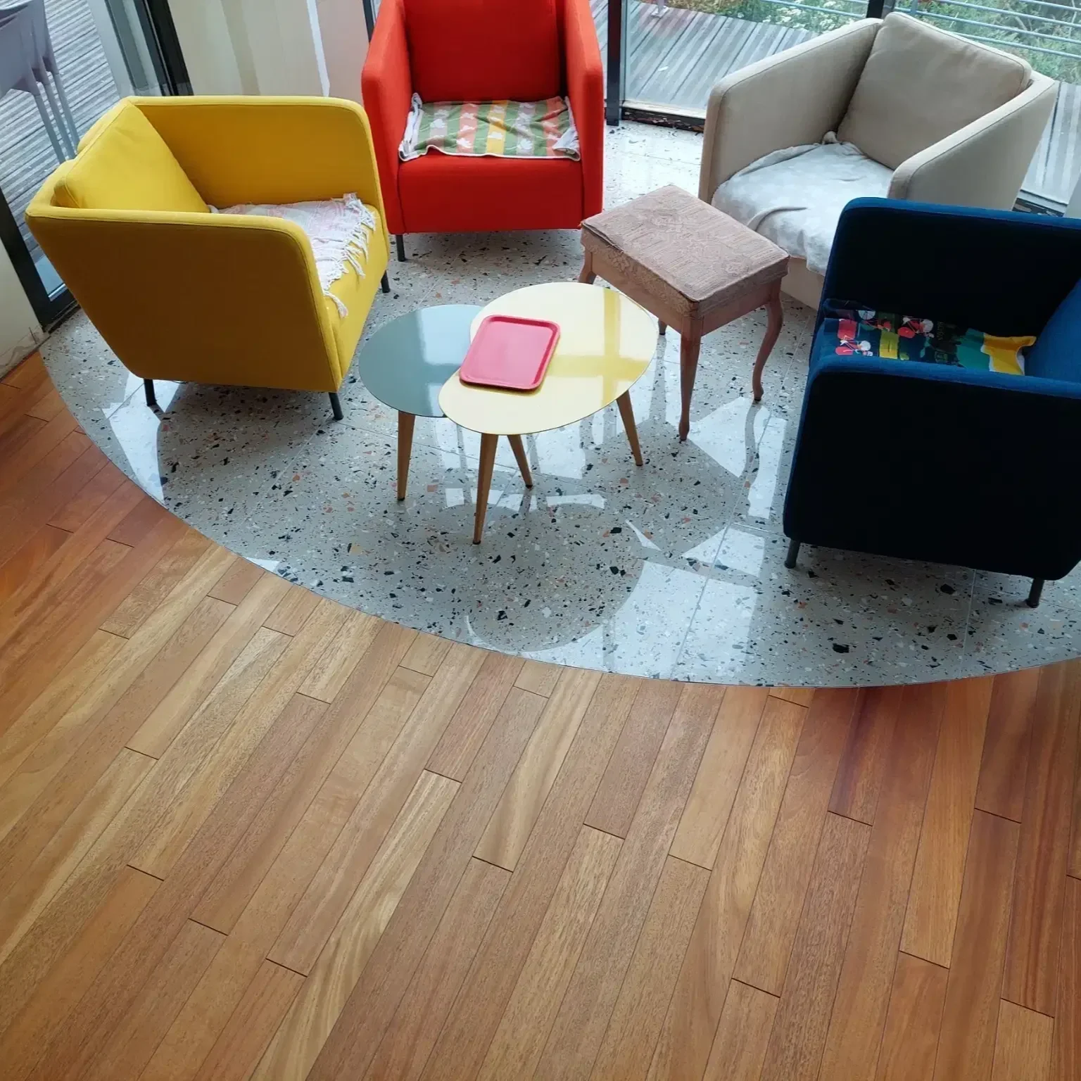sol parquet avec jonction courbe avec un carrelage