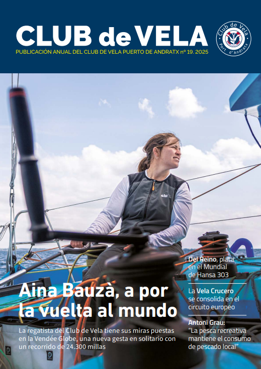 Portada de la publicación anual del Club de Vela de Puerto de Andratx, con una mujer navegando en un velero bajo cielo despejado y algunas nubes.